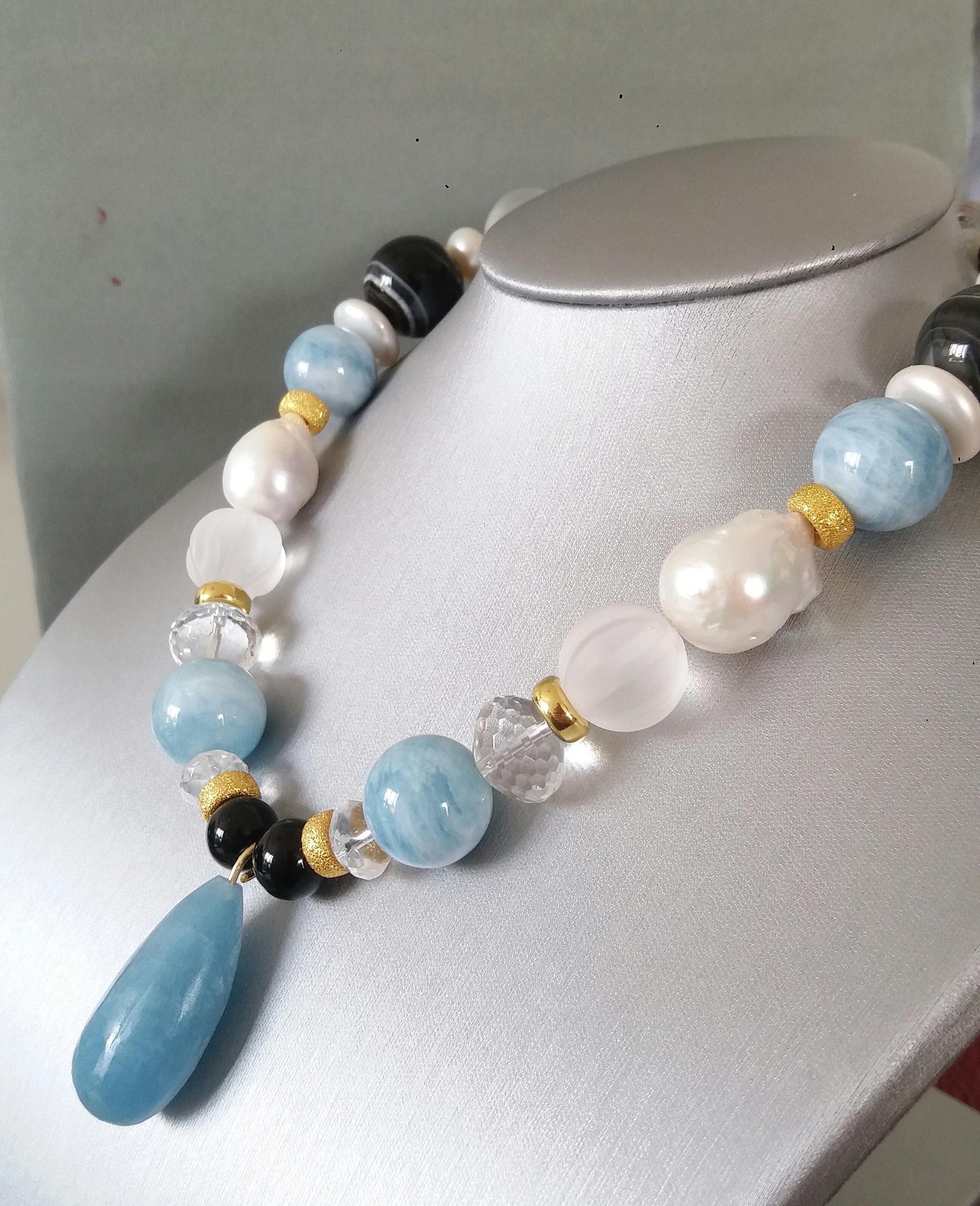 Aquamarine Beads And Pendant Baroque Pearls Quartz Onyx Yellow Gold Necklace For Sale 2