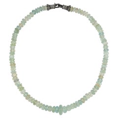 Collana di perline di acquamarina con chiusura in argento e diamanti Pave