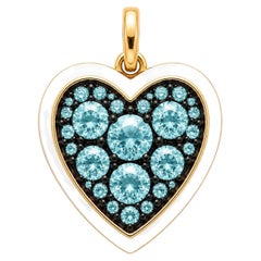 Ciondolo a forma di cuore con pietra di acquamarina, smalto bianco e oro 14 carati di MEGHNA JEWELS