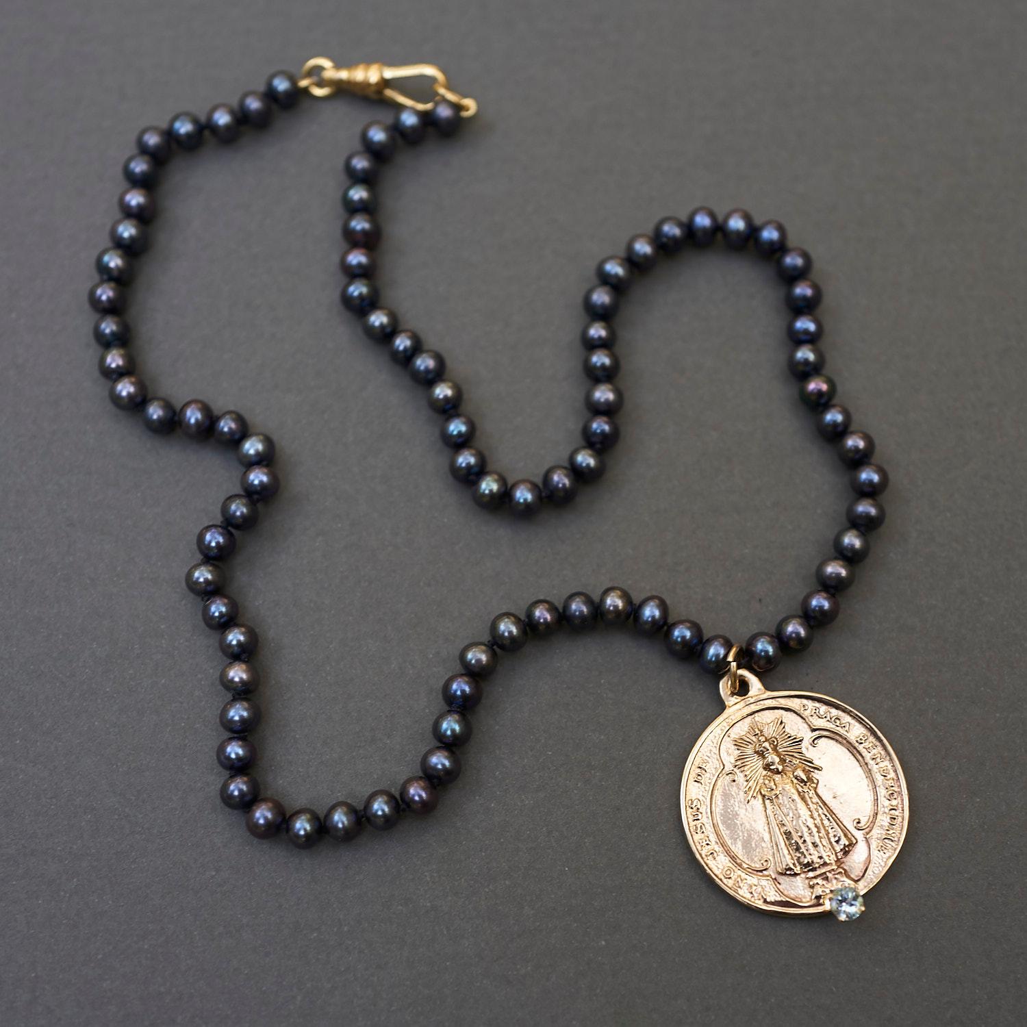 Halskette mit schwarzem Aquamarin und Perle, Medaille, Choker, Bronze, J Dauphin (Carréeschliff) im Angebot