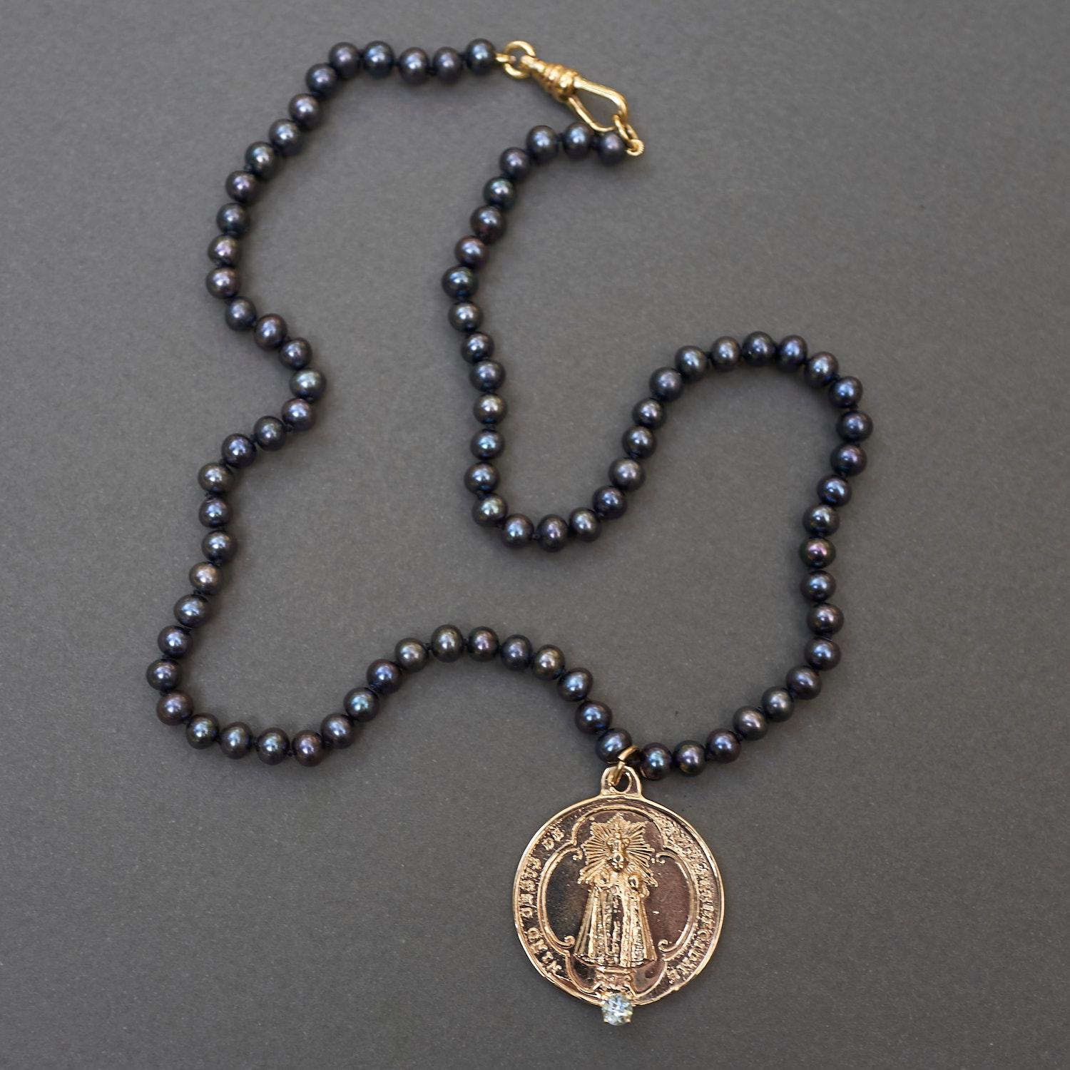 Halskette mit schwarzem Aquamarin und Perle, Medaille, Choker, Bronze, J Dauphin Damen im Angebot