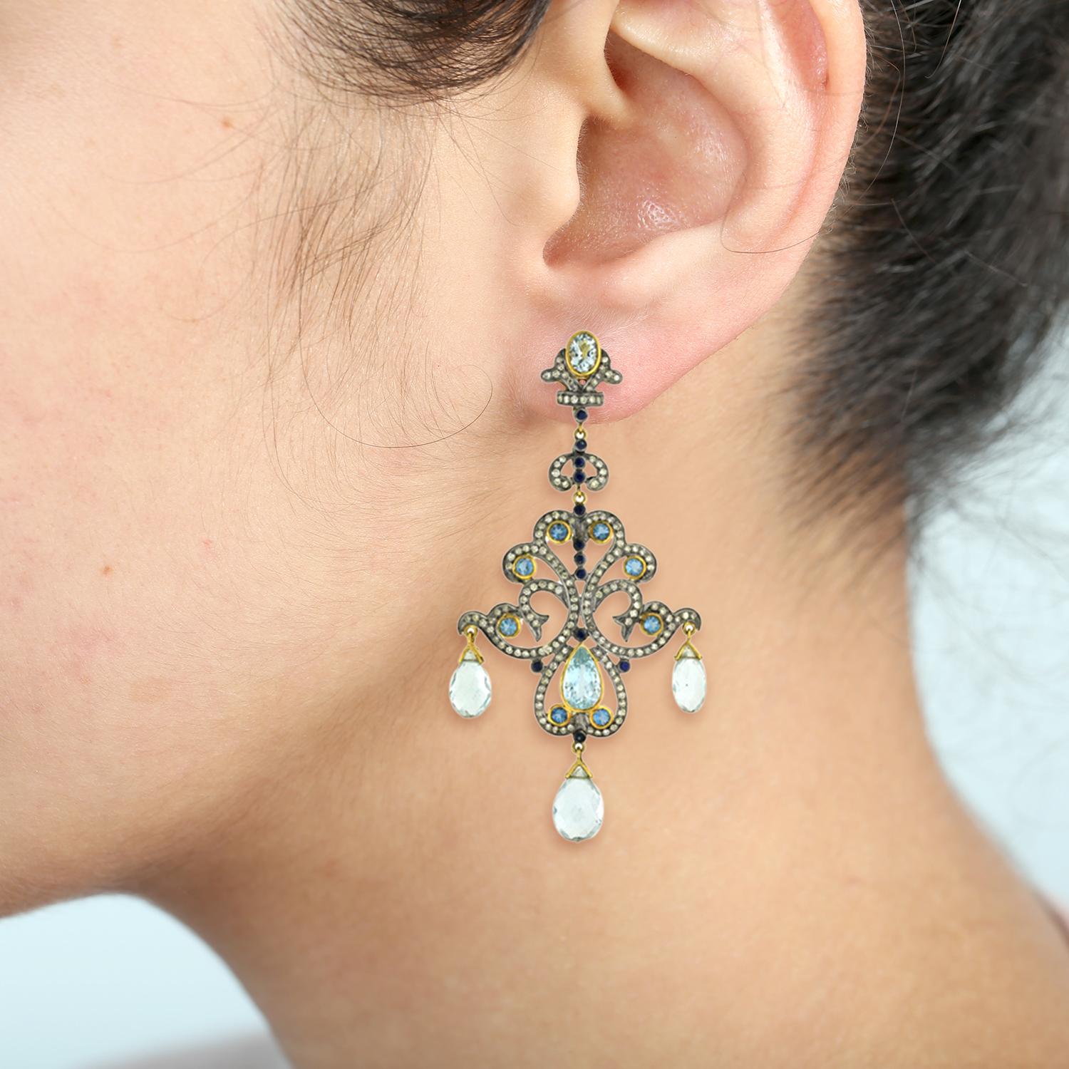 Oro 14kt: 10,68 g
Diamante:3,12ct 
Argento:13,12g
Acquamarina: 23,82 carati,
Zaffiro: 0,8 carati
