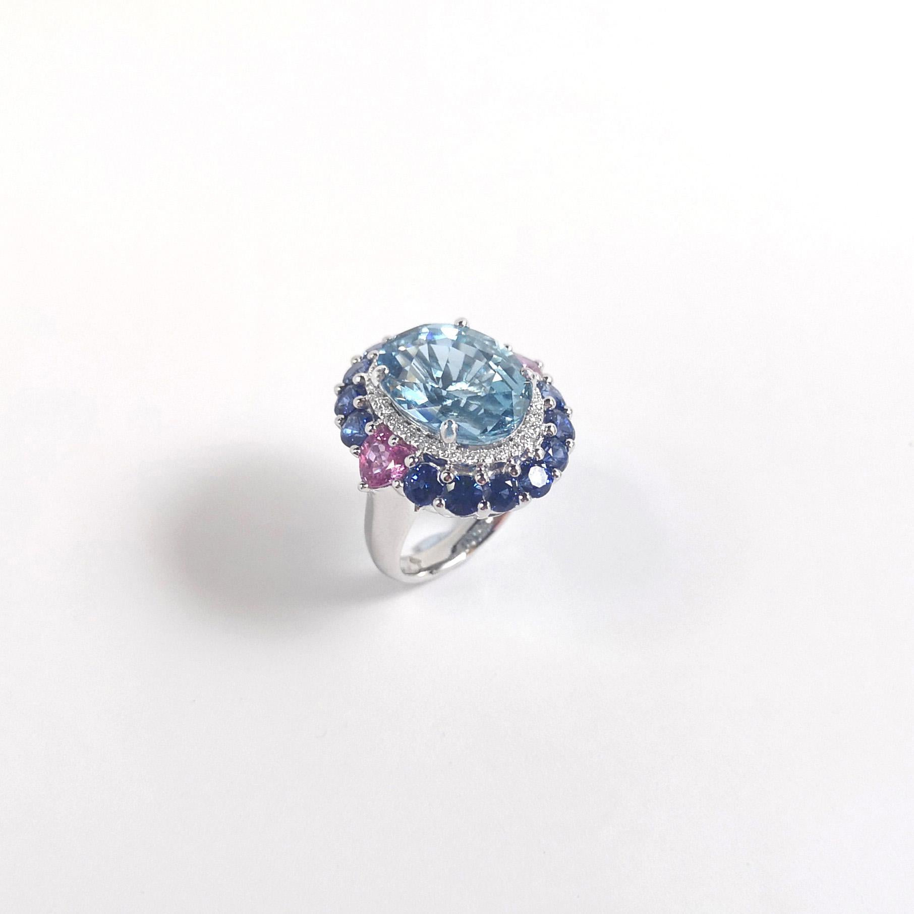 Ring aus 18 Karat Weißgold mit Aquamarin, blauem Saphir, rosa Saphir und Diamant im Angebot 8