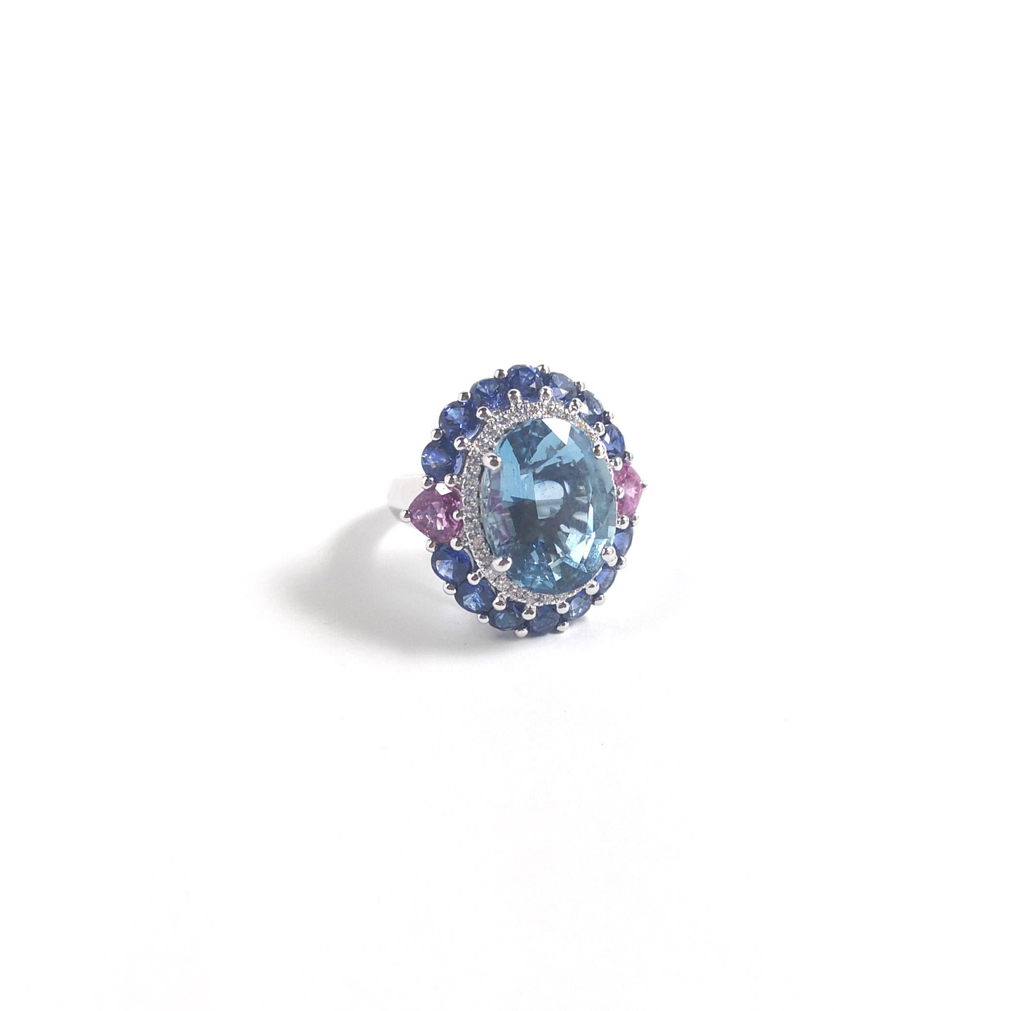 Ring aus 18 Karat Weißgold mit Aquamarin, blauem Saphir, rosa Saphir und Diamant im Angebot 3