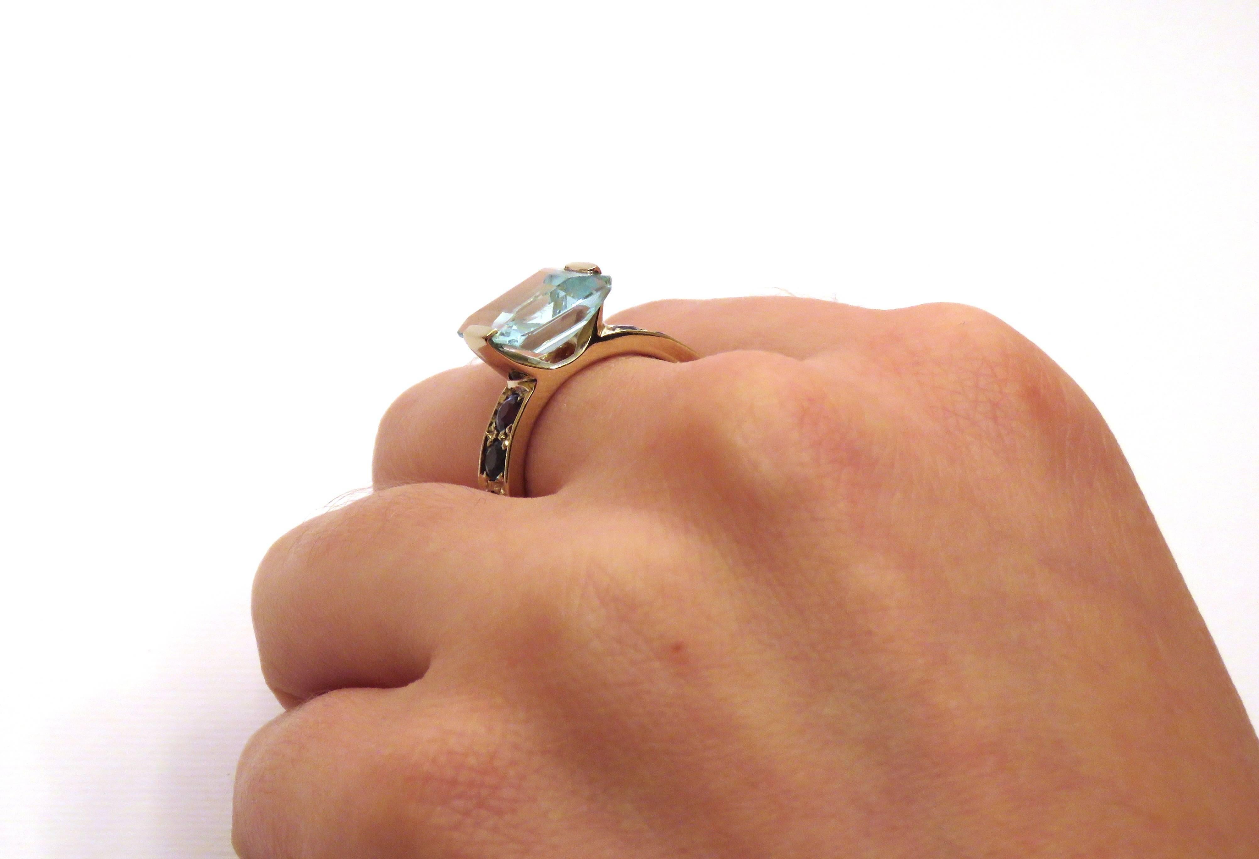 Modern Aquamarine Blue Sapphires 18 Karat White Gold Cocktail Ring Handcrafted in Italy