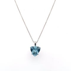 Collier pendentif triangle ciel bleu aigue-marine en or blanc 18 carats
