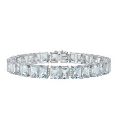 Sunita Nahata Aquamarin-Armband aus 18 Karat Weißgold mit weißem Diamanten