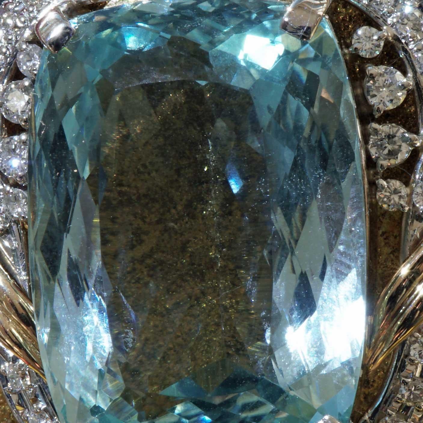 Aquamarine Brilliant Clip Pendant 24.5 0.83 ct this Color is rare and demanded For Sale 4