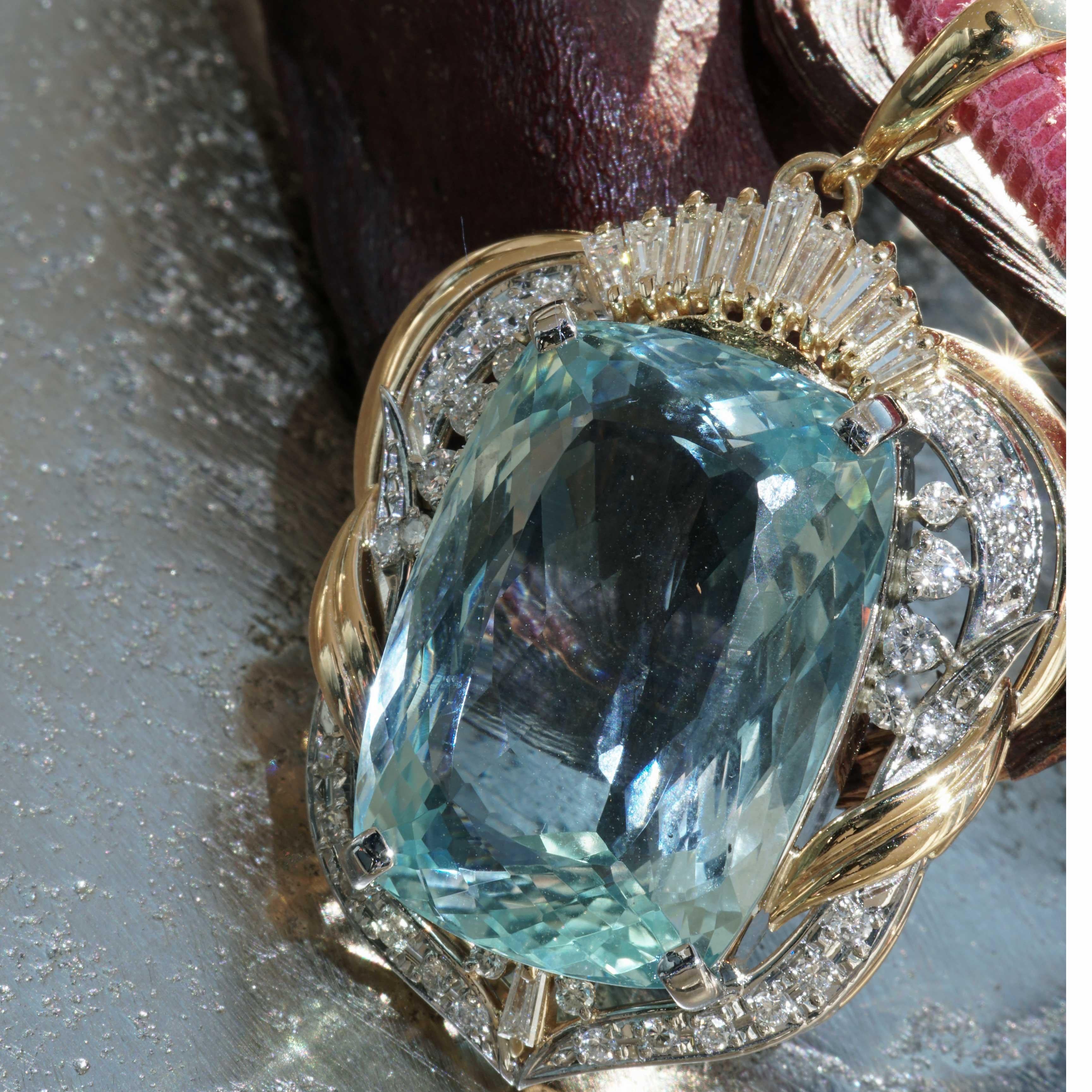 Aquamarine Brilliant Clip Pendant 24.5 0.83 ct this Color is rare and demanded For Sale 5