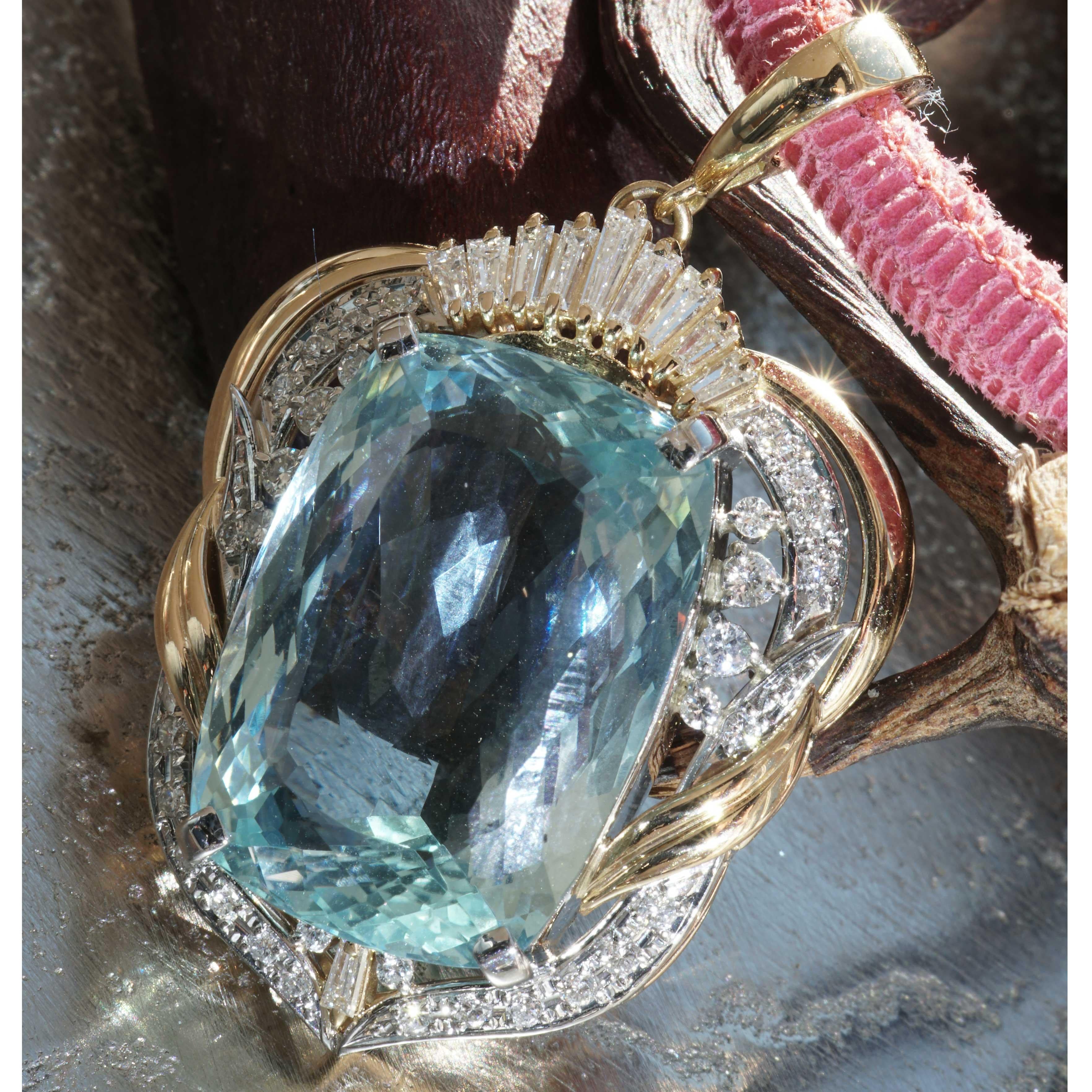 Aquamarine Brilliant Clip Pendant 24.5 0.83 ct this Color is rare and demanded For Sale 6