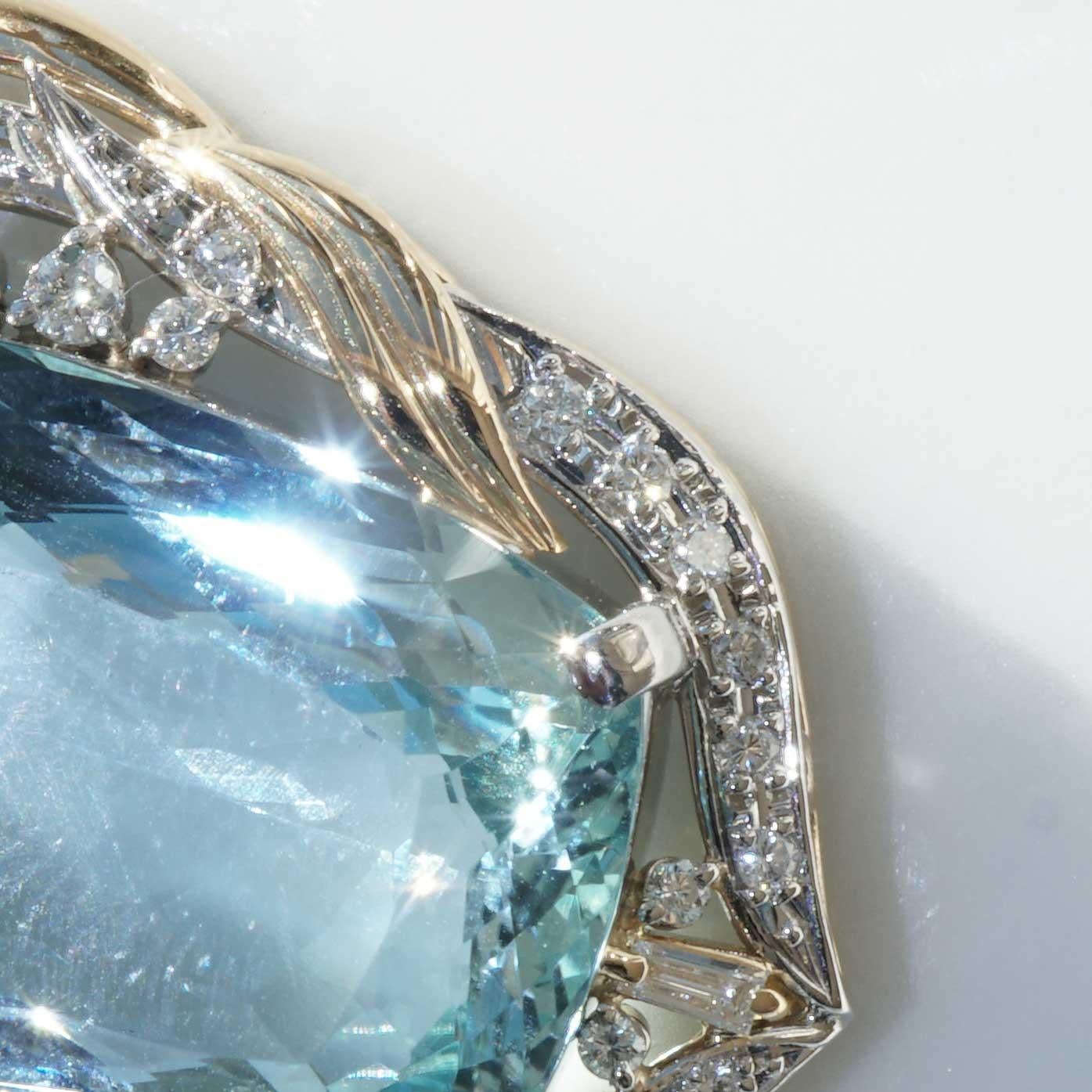 Women's or Men's Aquamarine Brilliant Clip Pendant 24.5 0.83 ct this Color is rare and demanded For Sale