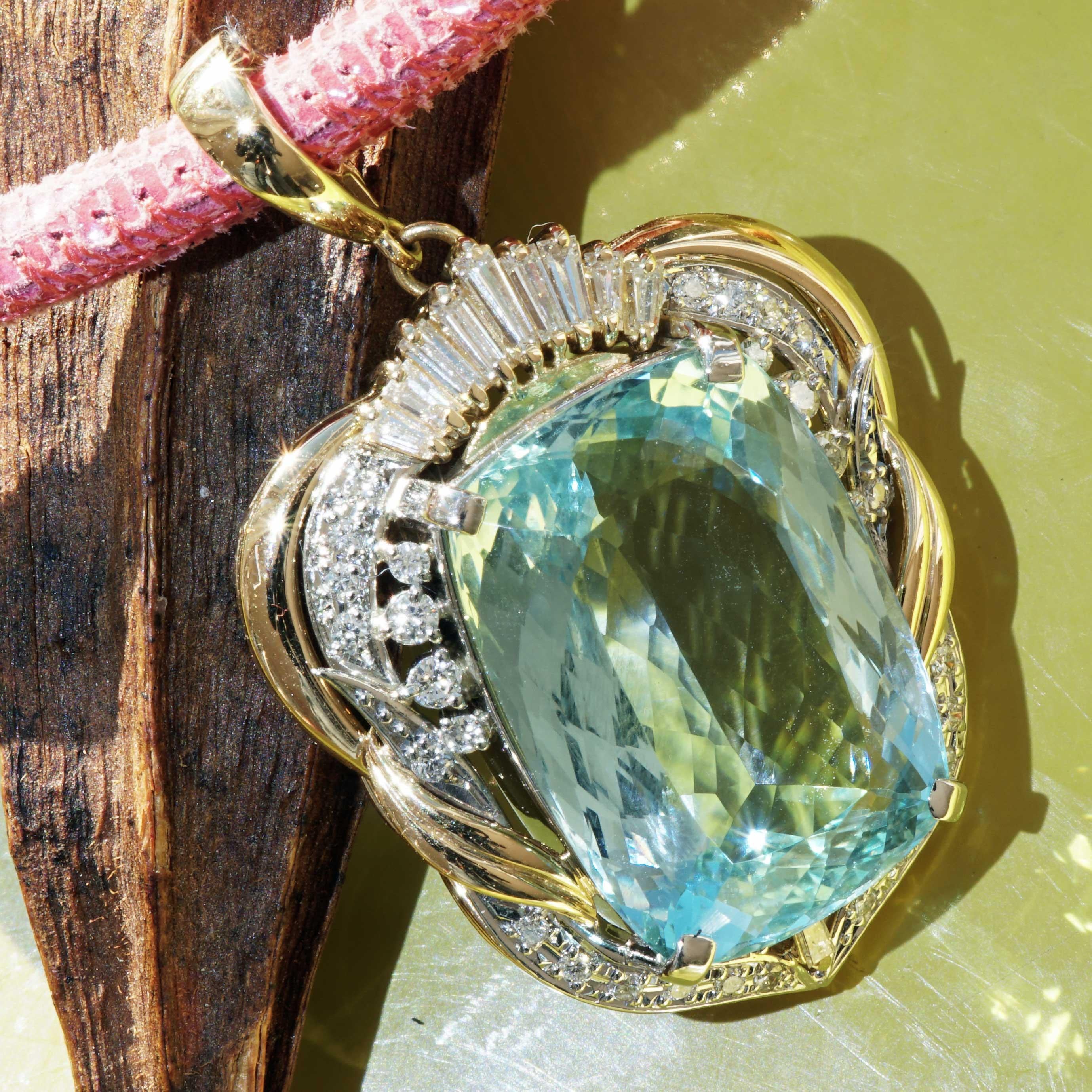 Aquamarine Brilliant Clip Pendant 24.5 0.83 ct this Color is rare and demanded For Sale 2