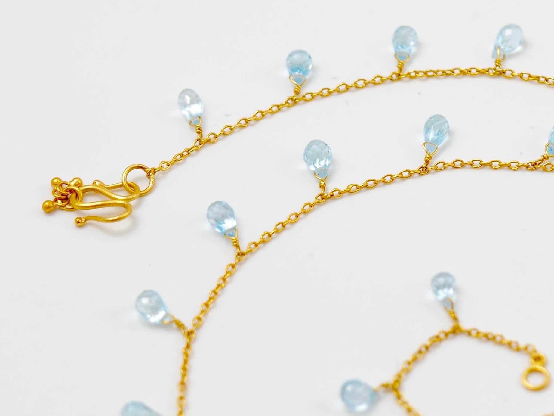This handmade necklace is composed of 28 aquamarine briolettes / drops that are faceted. Briolette cut is a traditional and old indian cut. 
In total, this necklace has 14.5 cts of gemstones (5.8mm long & 3.6mm large for each stone) and measures