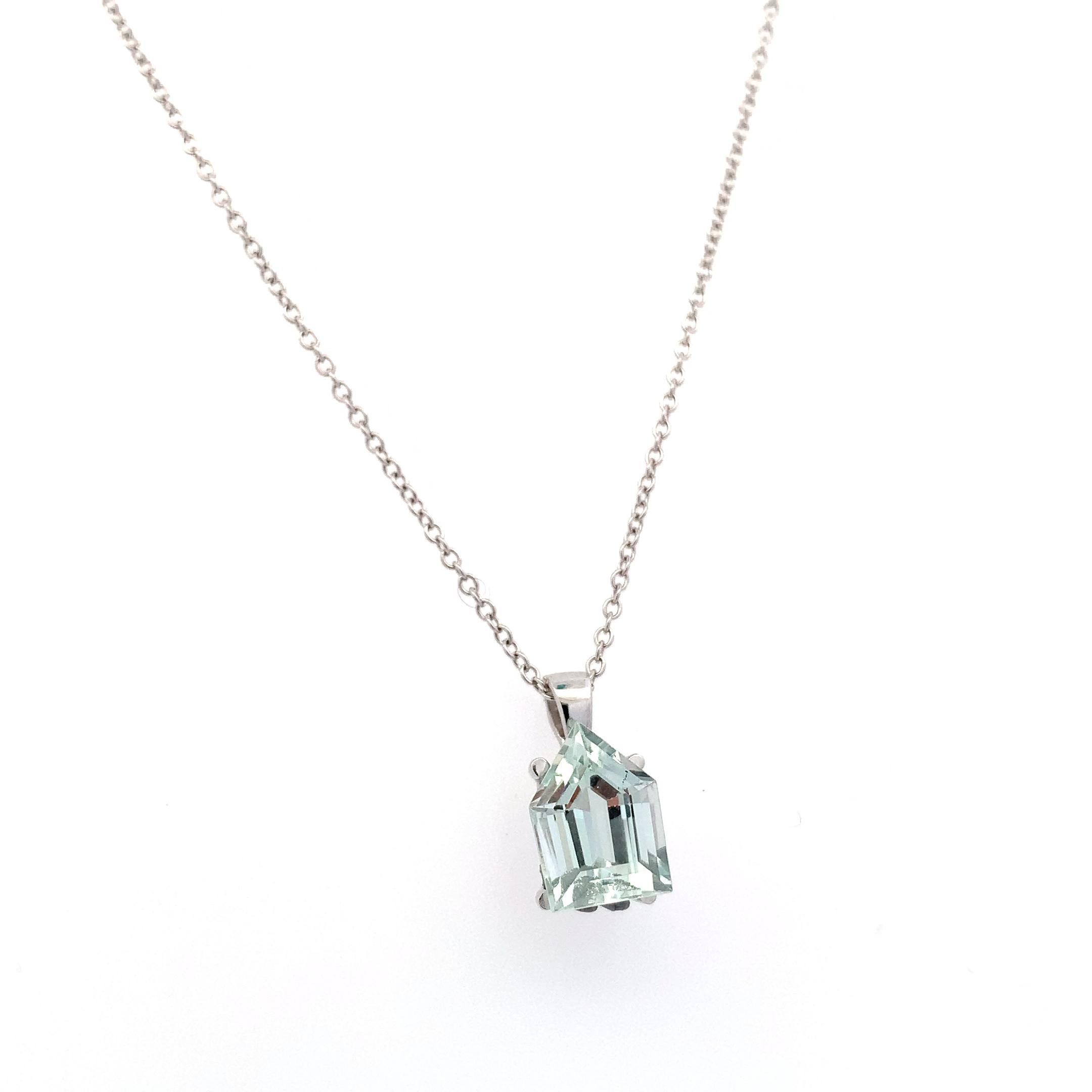 Collana con ciondolo a forma di proiettile in acquamarina, oro bianco 18 carati In condizioni Nuovo in vendita a London, GB