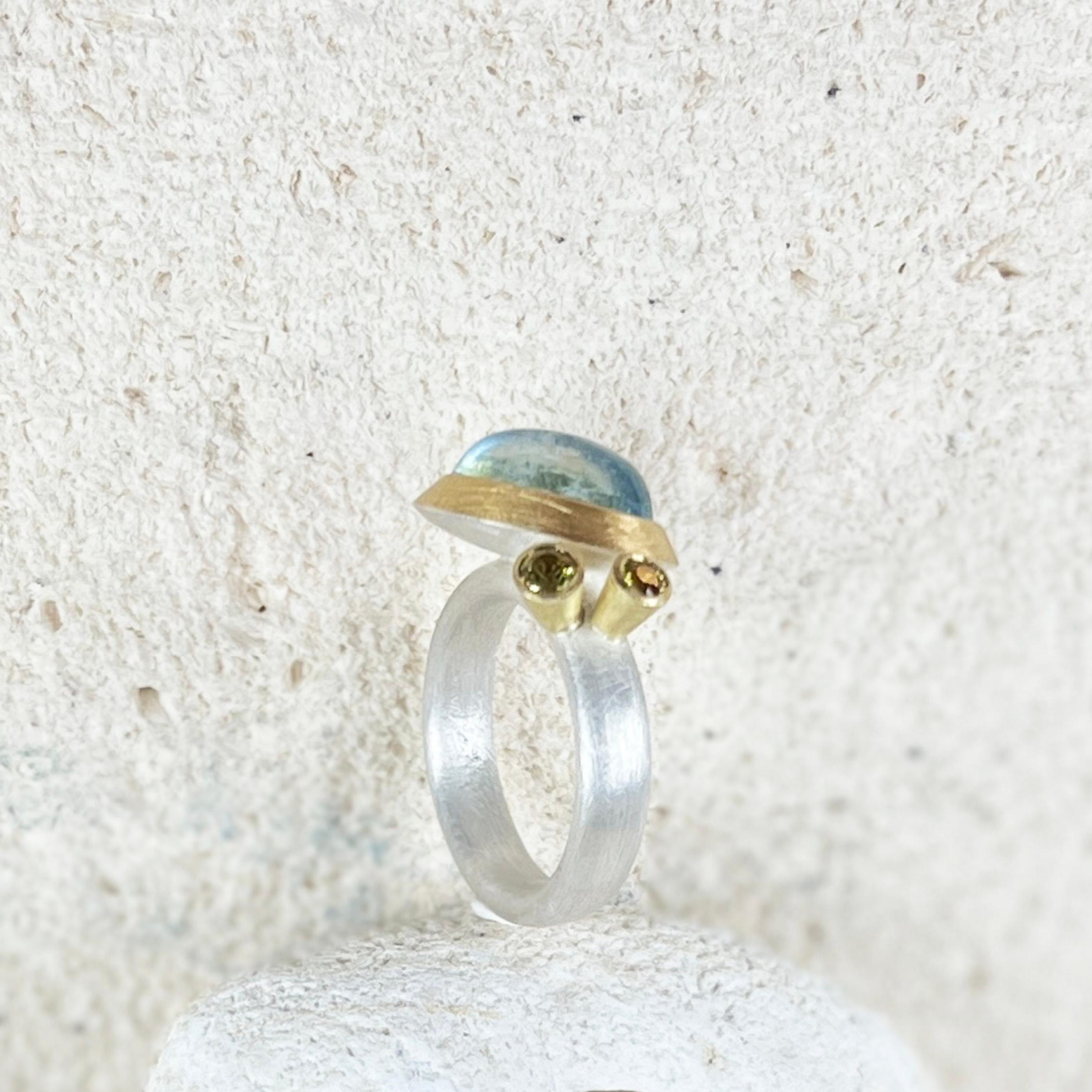 Contemporary Aquamarine Cabochon and Yellow Sapphire Silver and 22ct Gold Ring For Sale
