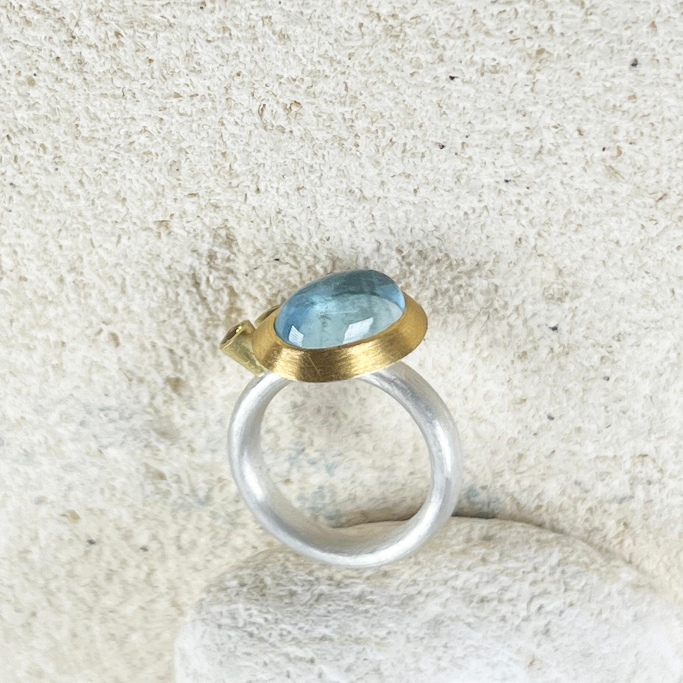 Aquamarine Cabochon and Yellow Sapphire Silver and 22ct Gold Ring For Sale 1