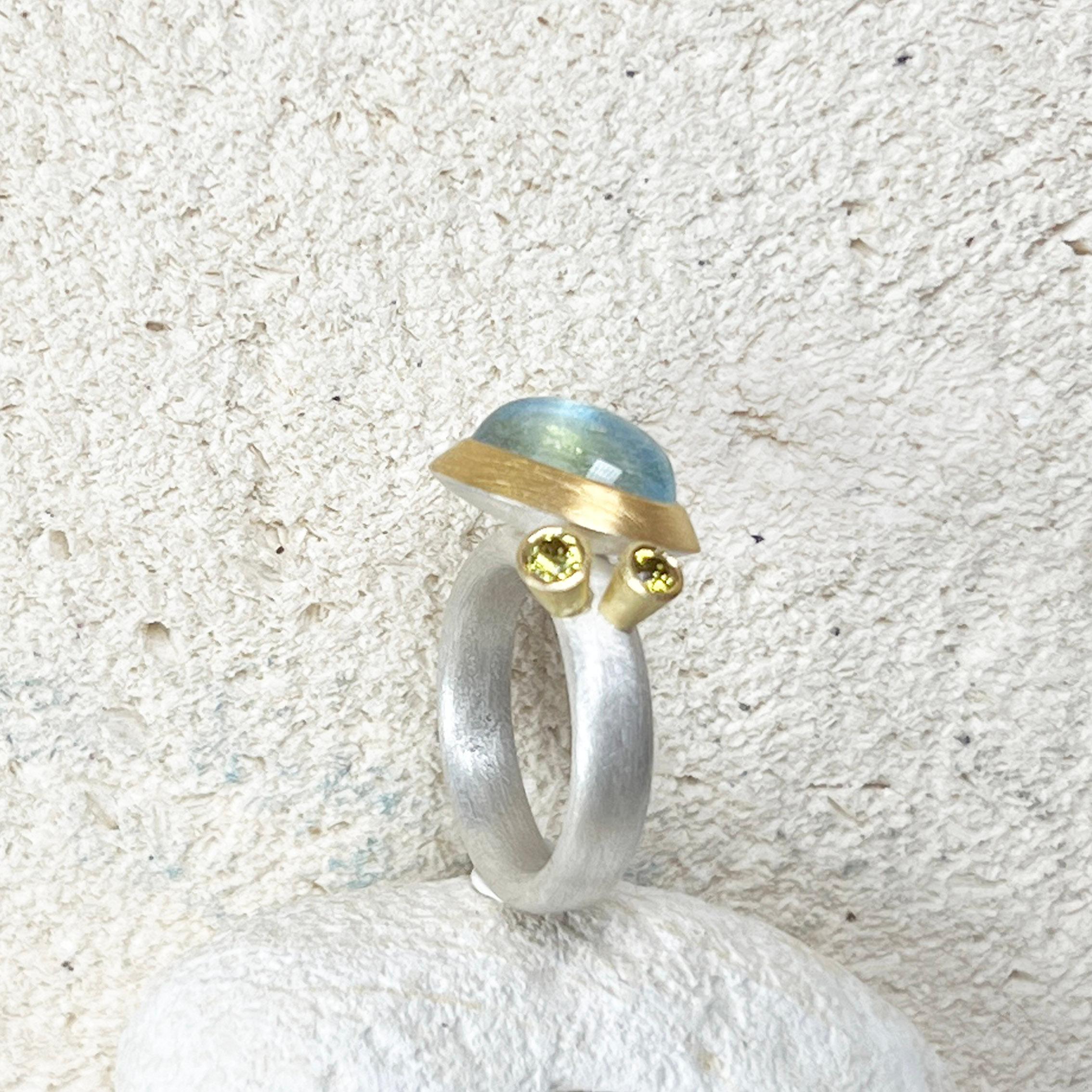 Aquamarine Cabochon and Yellow Sapphire Silver and 22ct Gold Ring For Sale 2