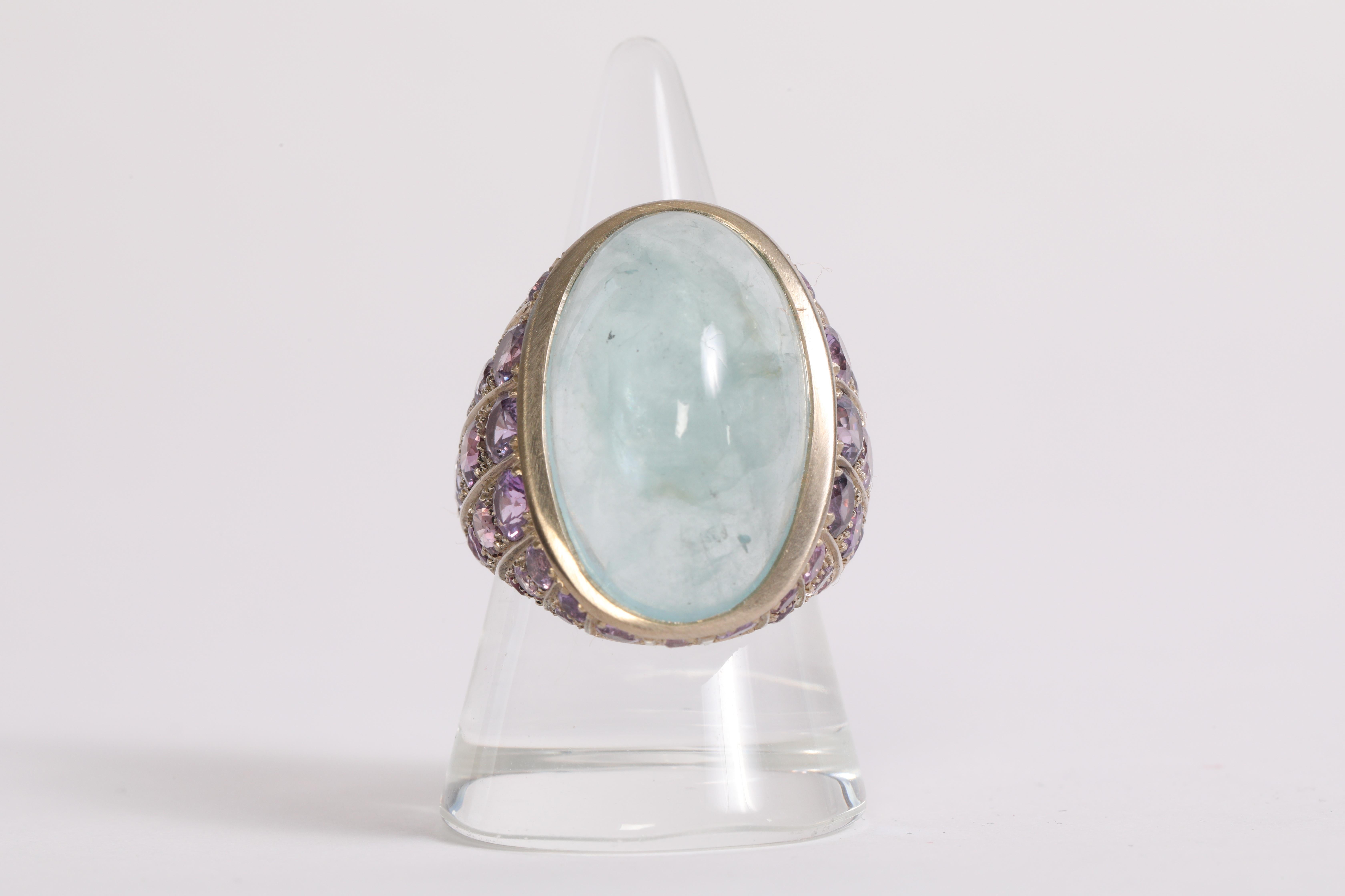 This beautiful 18K white gold ring is set with a degradé of purple sapphires and a luminous 18.95 carats aquamarine cabochon.
Very elegant.
Finger size: 54 or 6 3/4  can be adjusted
Created by Marion Jeantet
Price without local taxes
Total weight: