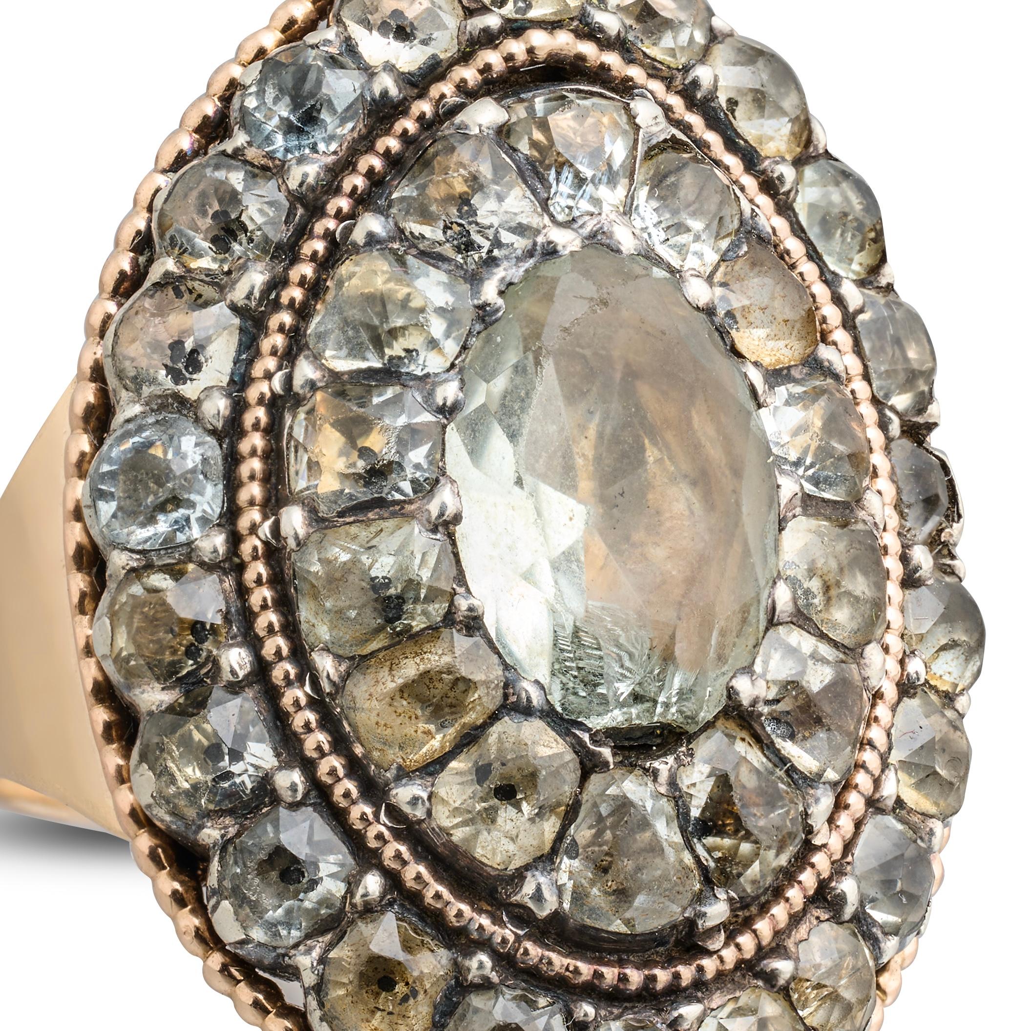 Bague aigue-marine en argent et or
 
Portugais, fin du XVIIIe siècle
 
Mesures :
Lunette : 2,8 × 1,9 cm.
Taille de la bague : O (UK) / 7.25 (US) / 55 (EU).
Poids : 8.3 grammes.
 
Cette bague en forme de navette est sertie d'une aigue-marine centrale