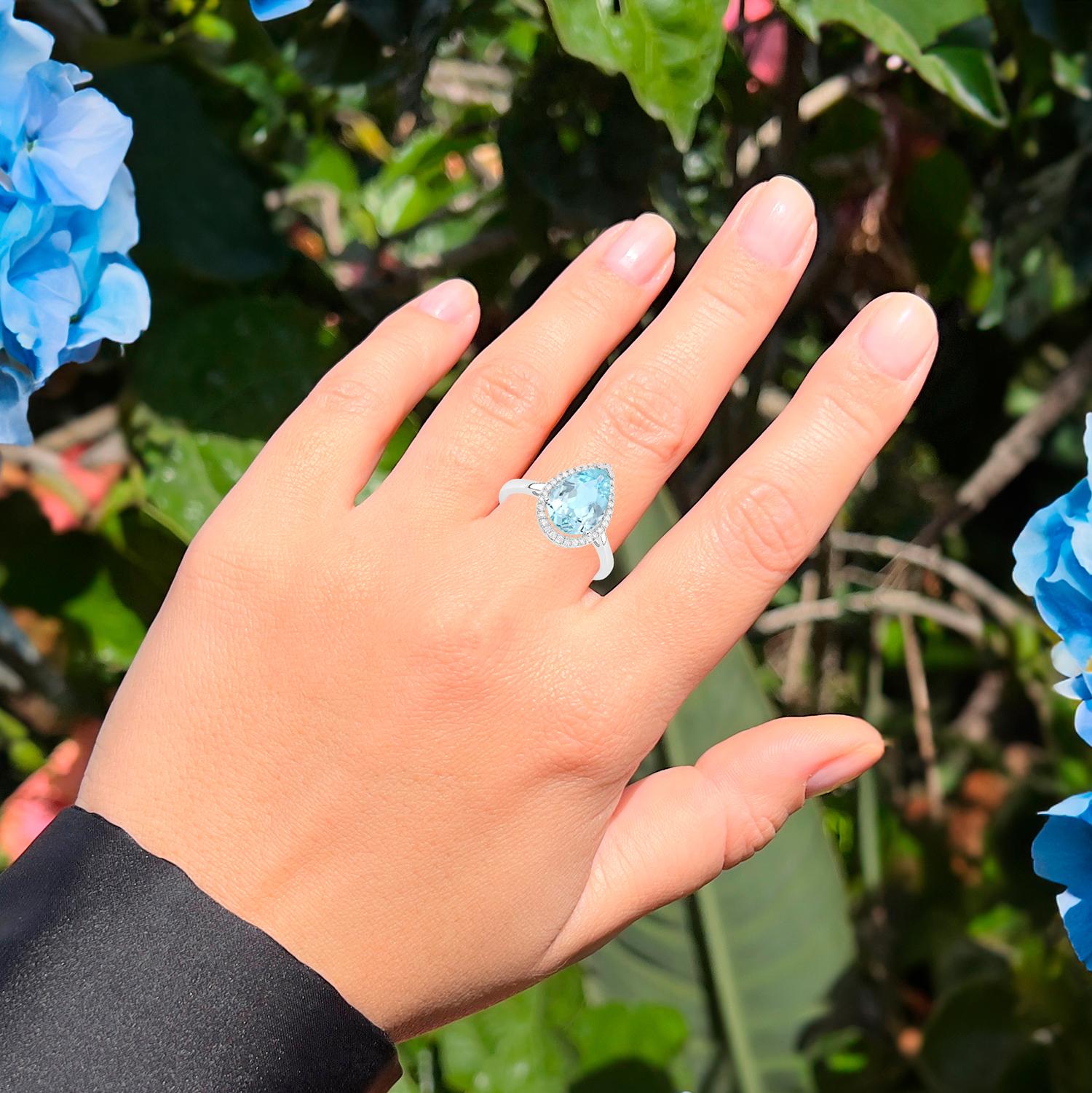Contemporary Aquamarine Cocktail Ring Diamond Halo 2.2 Carats Total 10K Gold For Sale