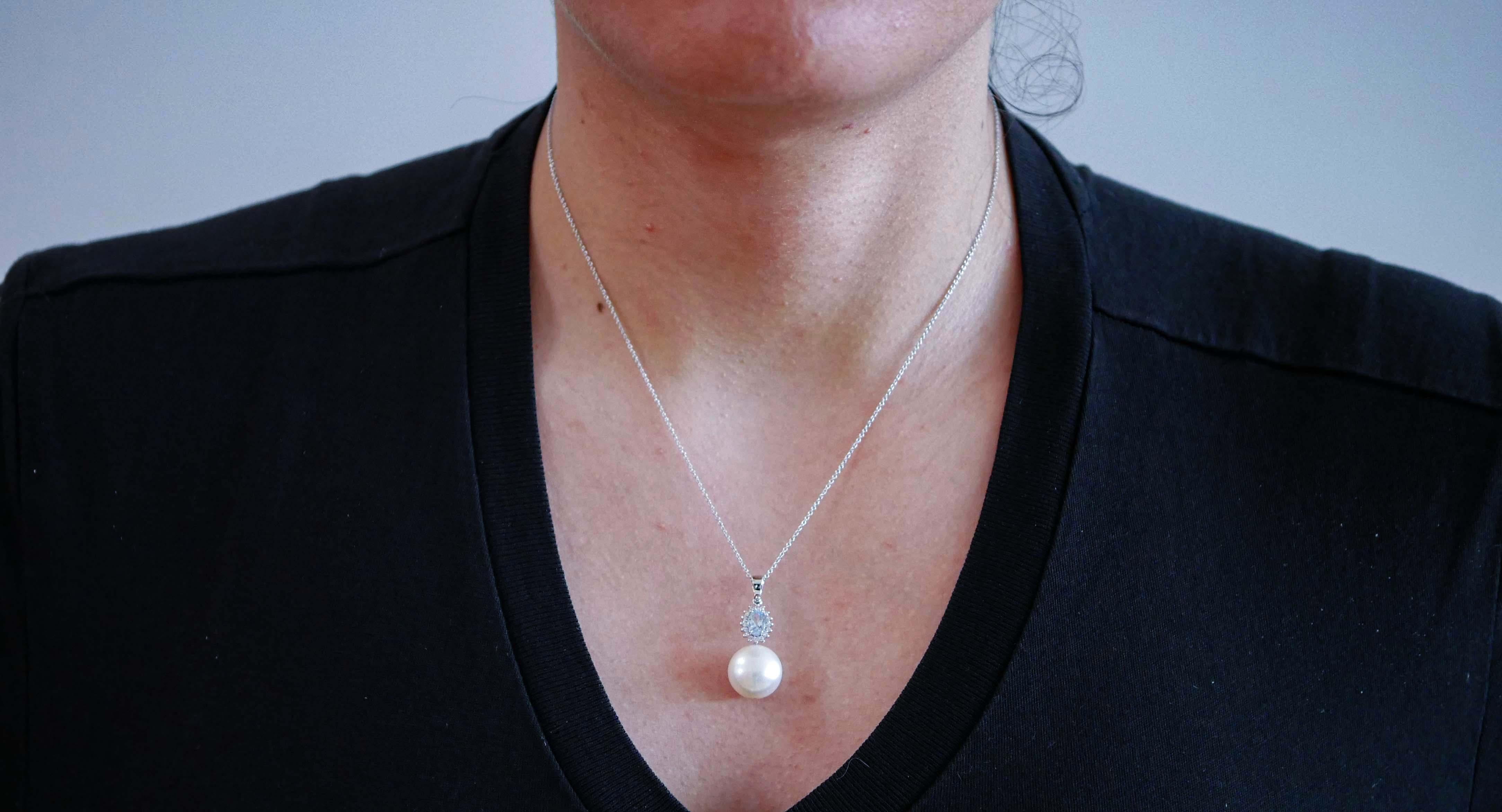 Aquamarine Colour Topaz, Diamonds, Pearl, 18 Karat White Gold Pendant Necklace. In New Condition For Sale In Marcianise, Marcianise (CE)