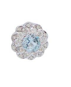 Boucles d'oreilles en topaze couleur aigue-marine, diamants et or blanc.
