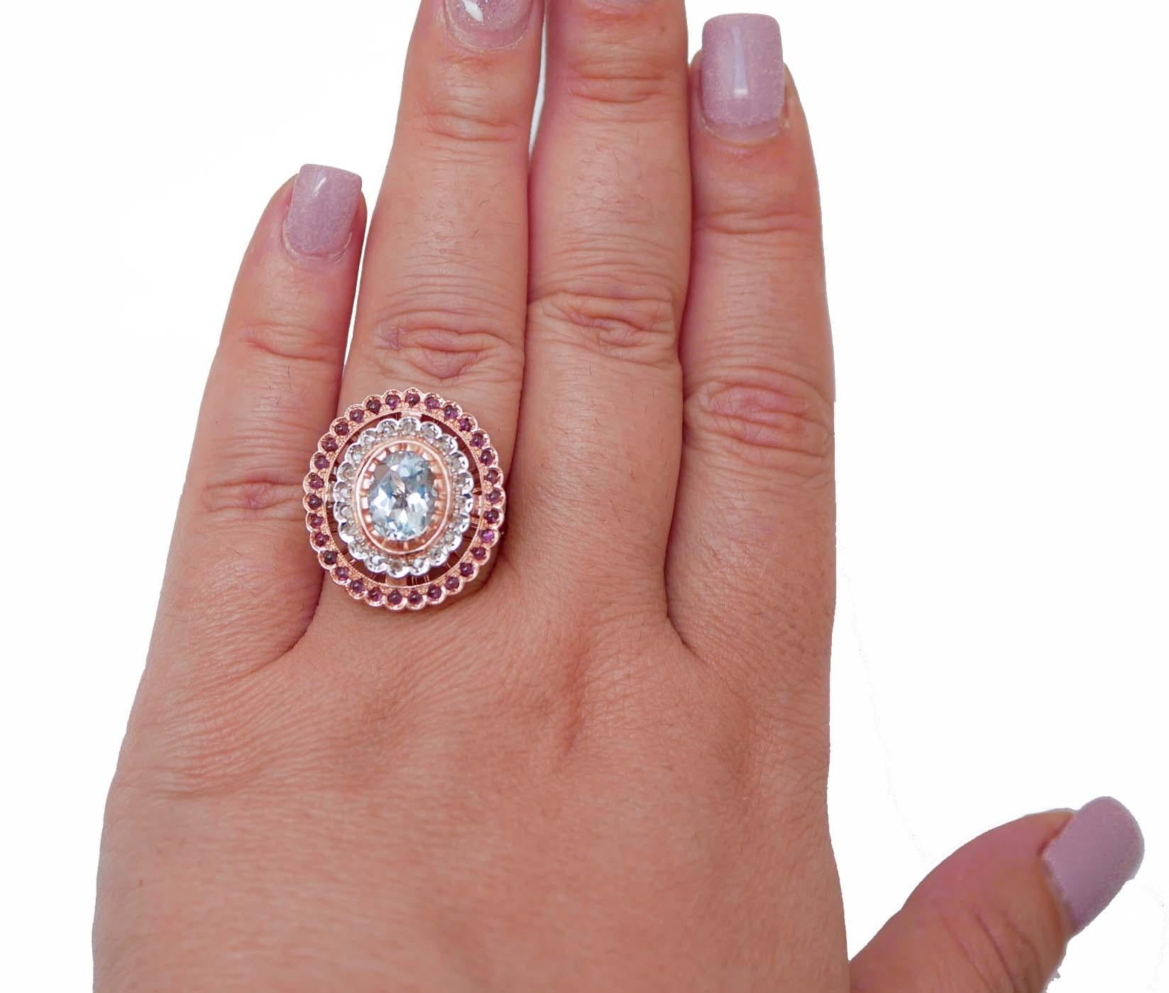 Aquamarine Colour Topaz, Garnets, Diamonds, Rose Gold and Silver Ring. (Gemischter Schliff) im Angebot