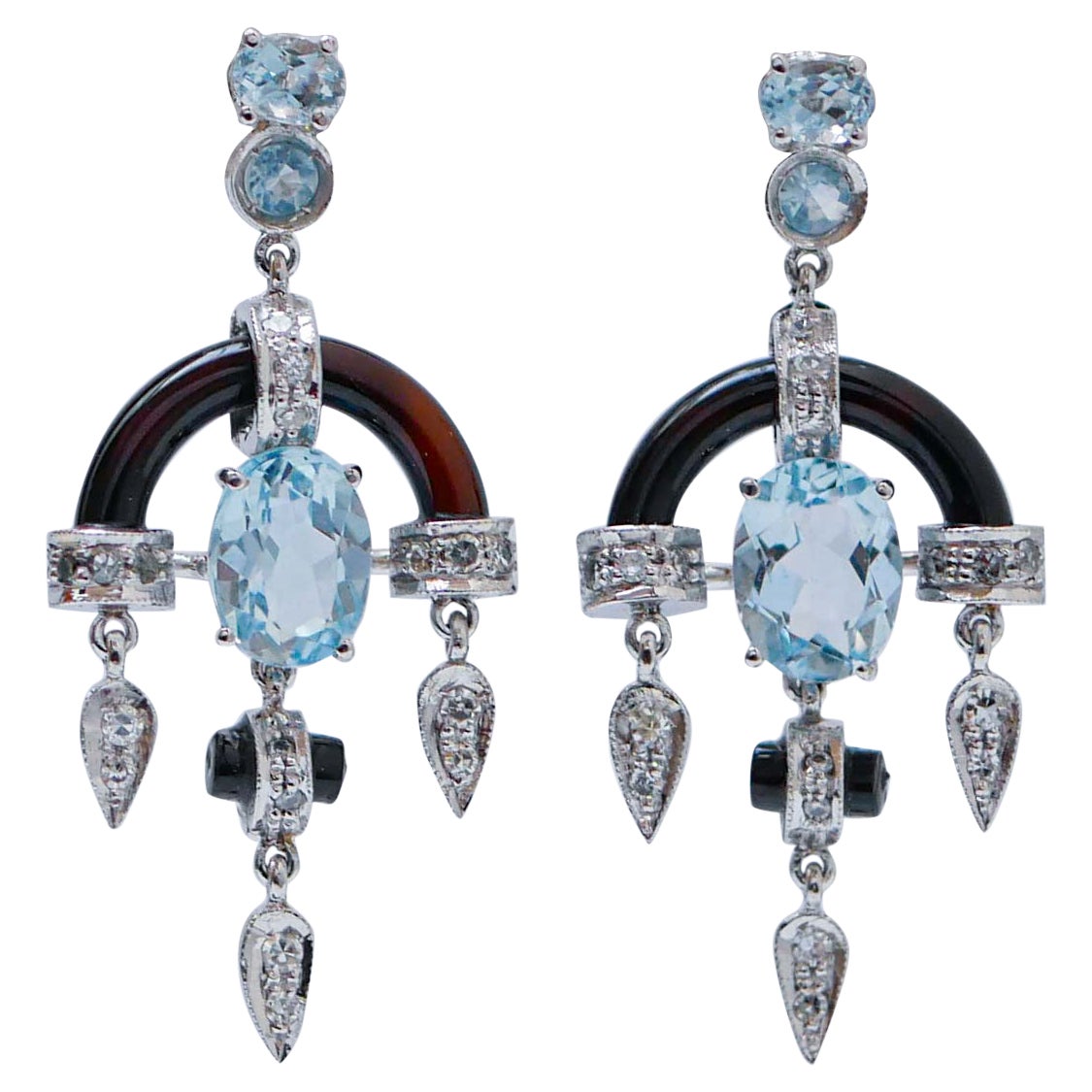 Topacios de color aguamarina, diamantes, ónice, pendientes colgantes de platino.