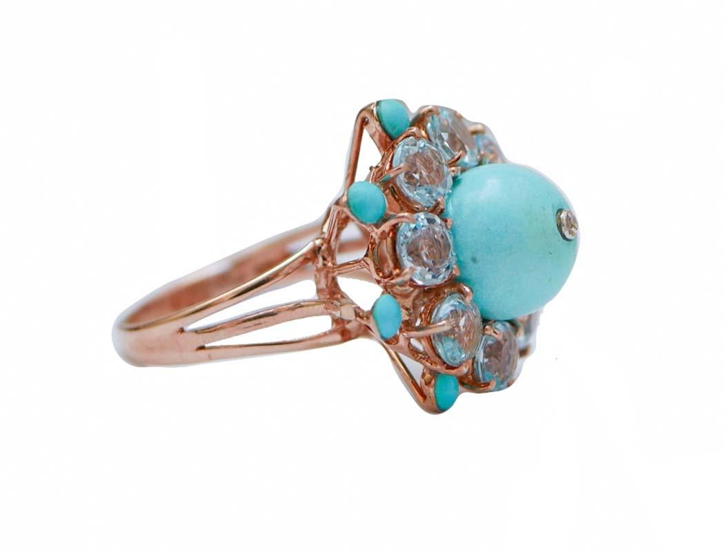 Fantastico anello in oro rosa 14 kt e struttura in argento montato con un turchese centrale con un diamante su di esso circondato da topazi e piccoli turchesi.
Questo anello è stato realizzato completamente a mano da  È stato realizzato da maestri