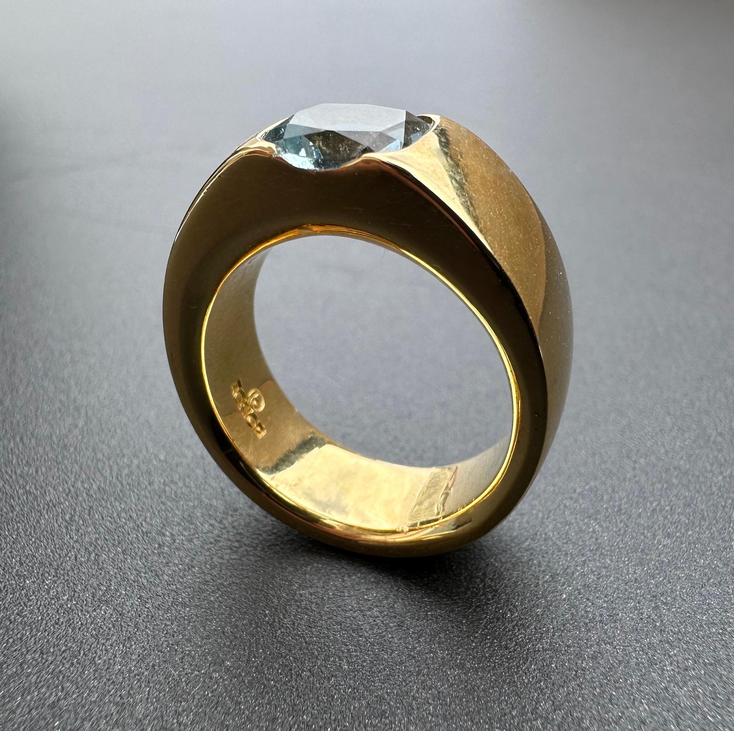 Aquamarine Contemporary Band Ring set in Yellow Gold In New Condition In Porto, PT