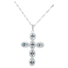 Ciondolo a croce con acquamarina e zircone bianco in argento sterling 2,71 carati