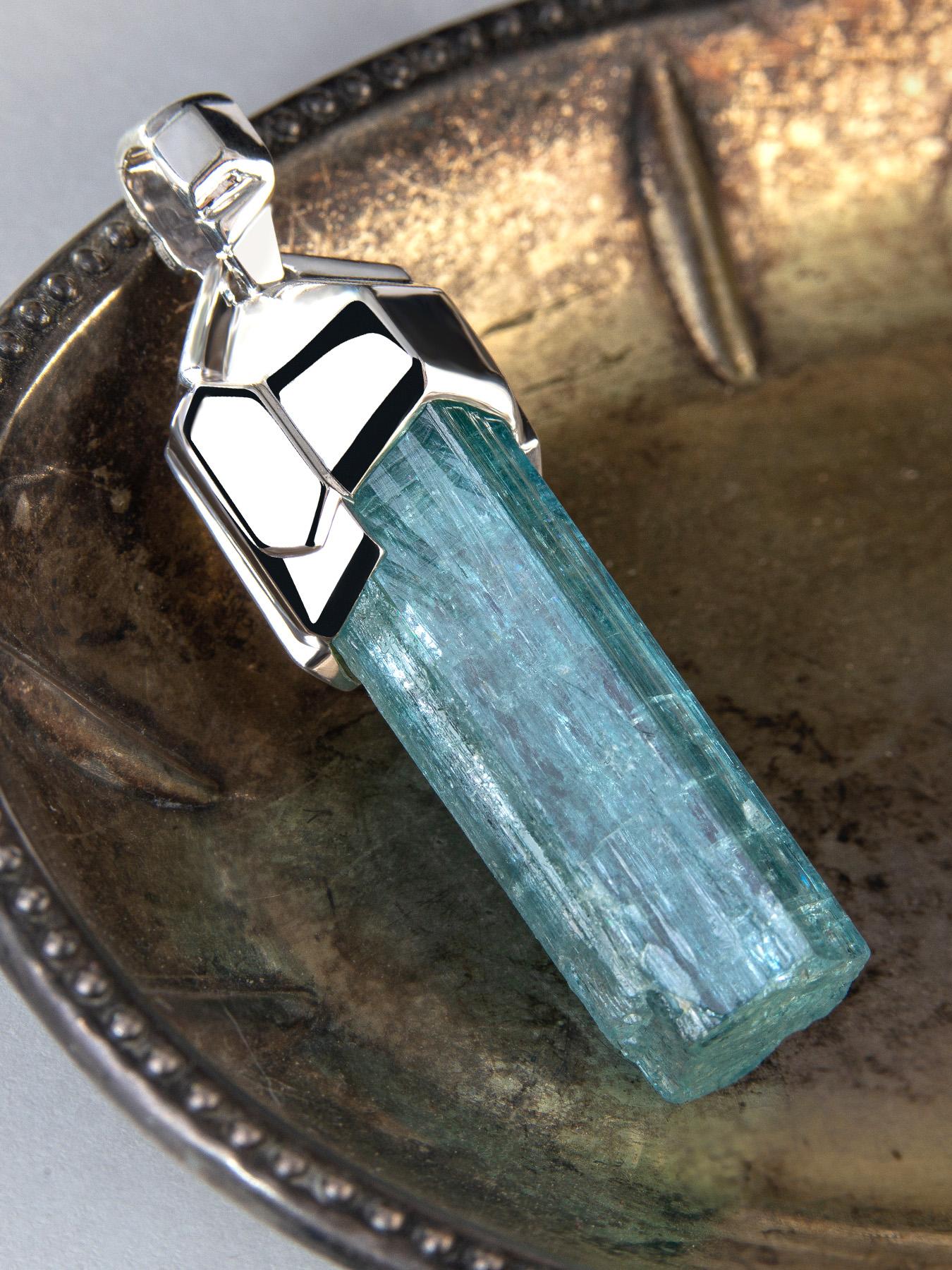 Large silver necklace with natural Aquamarine crystal
crystal measurements - 0.63 х 1.73 in / 16 х 44 mm
stone weight - 82 carats
pendant weight - 34.60 grams
pendant height  - 2.64 in / 67 mm

We ship our jewelry worldwide – for our customers it is