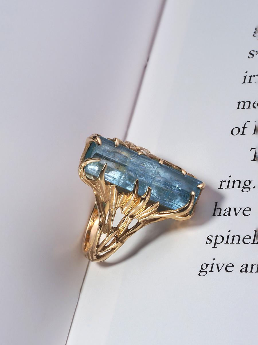 Aquamarine Crystal Gold Ring Blue Beryl Unisex modern engagement For Sale 2