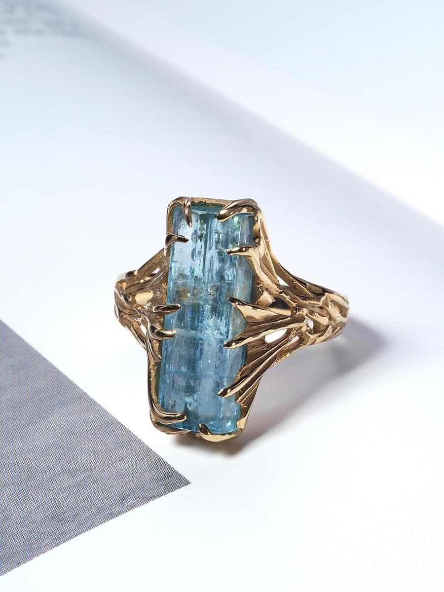 Aquamarine Crystal Gold Ring Blue Beryl Unisex modern engagement For Sale 5