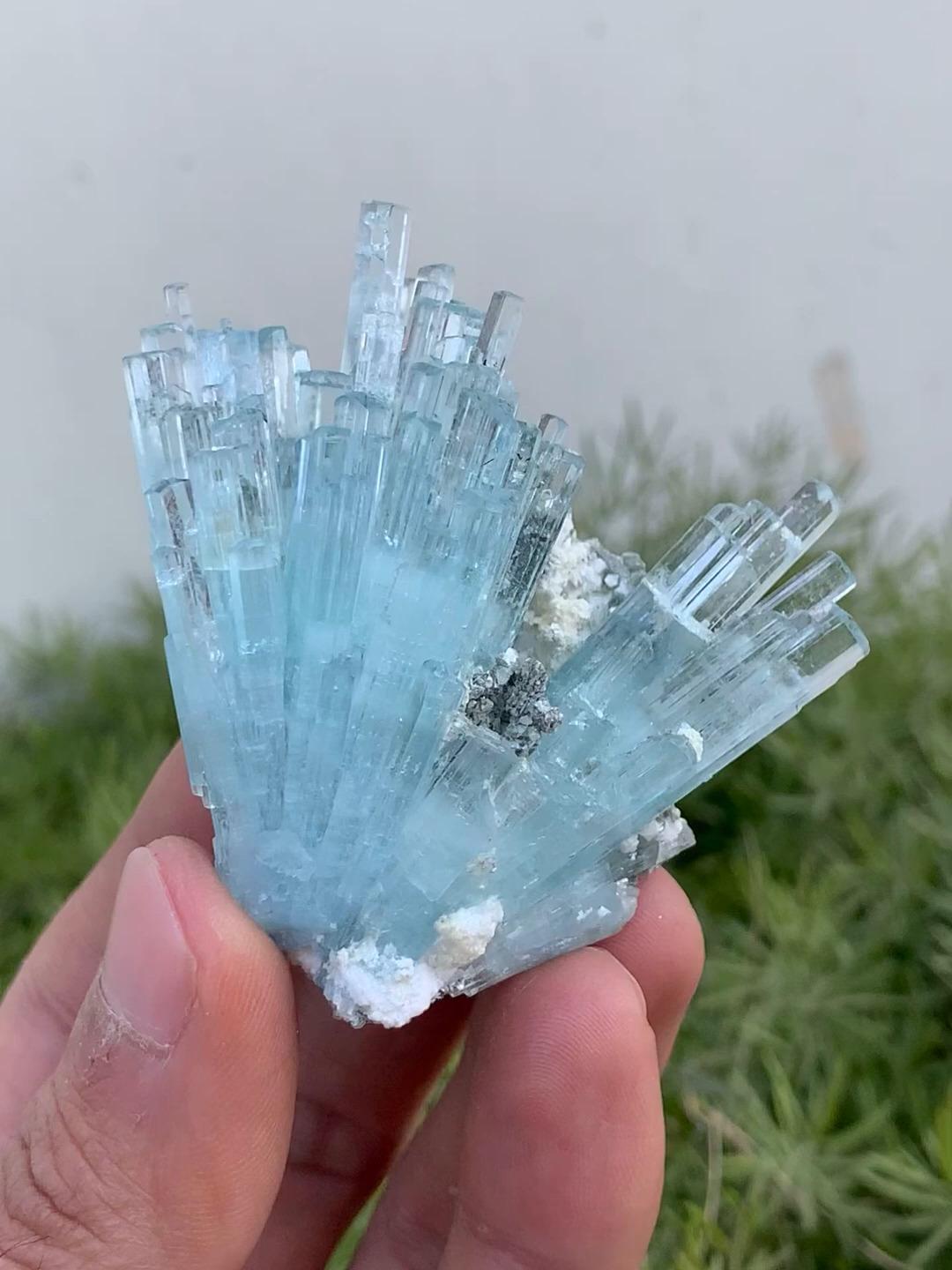 Aquamarine Crystals Cluster with Muscovite and Albite Matrix From Pakistan In New Condition For Sale In Bangkok, TH