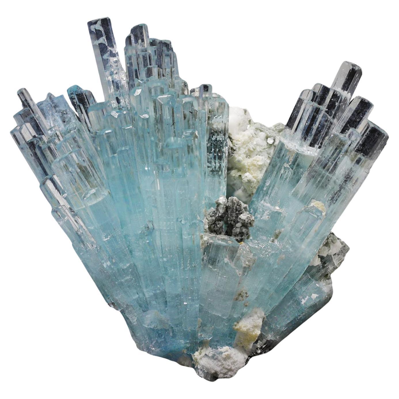 Cluster de cristaux d'aigue-marine avec matrice de mousseline et d'albâtre du Pakistan