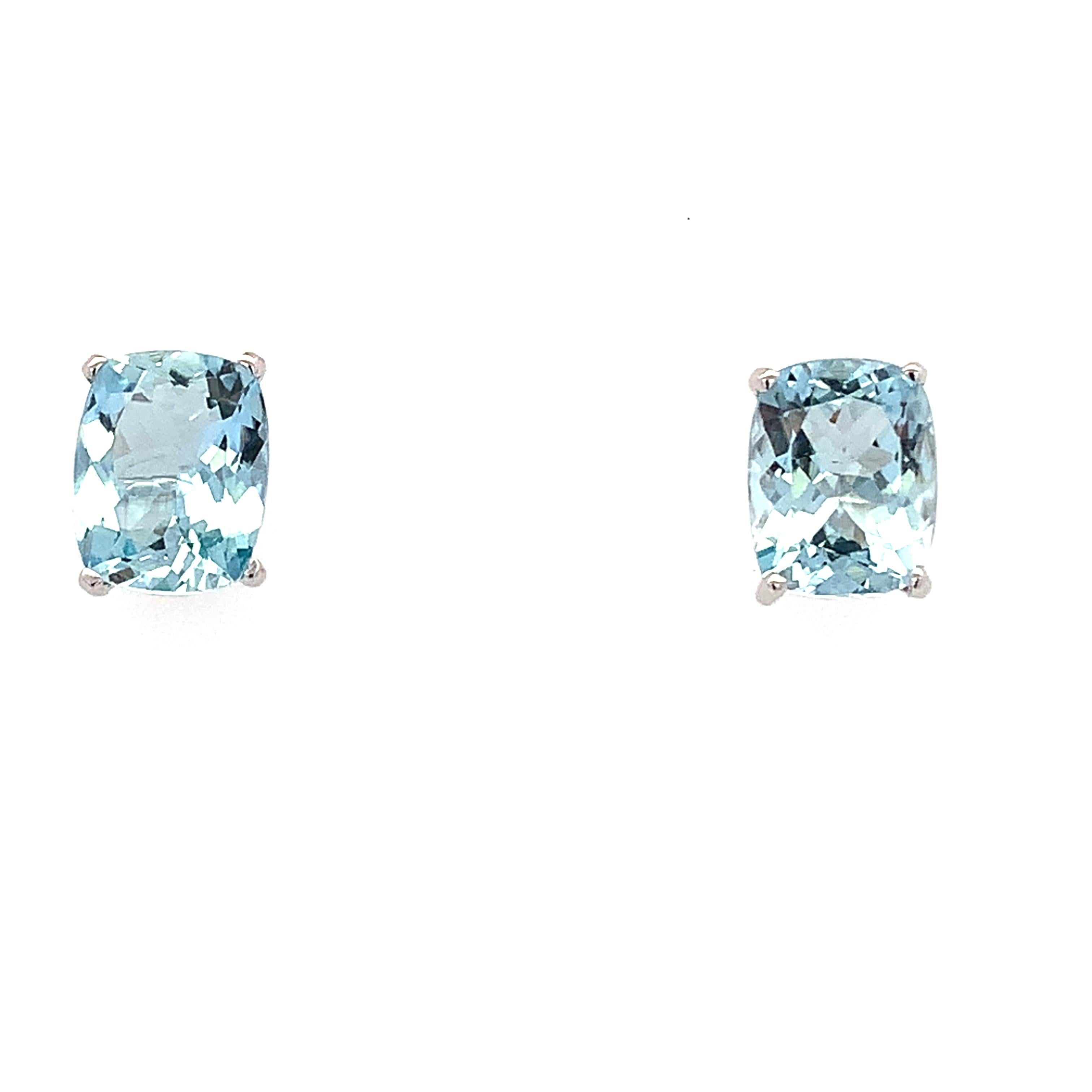 Taille coussin Clous d'oreilles art déco en or blanc 18 carats avec aigue-marine taille coussin en vente