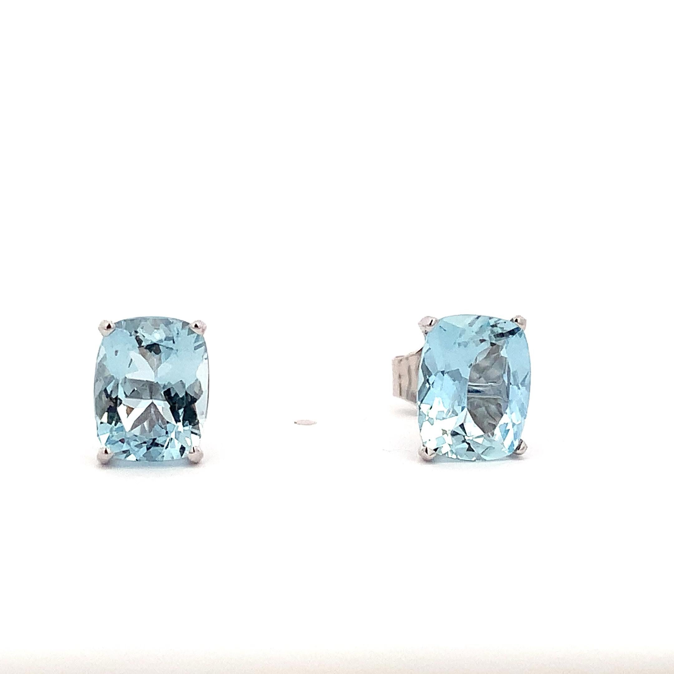Clous d'oreilles art déco en or blanc 18 carats avec aigue-marine taille coussin en vente 1