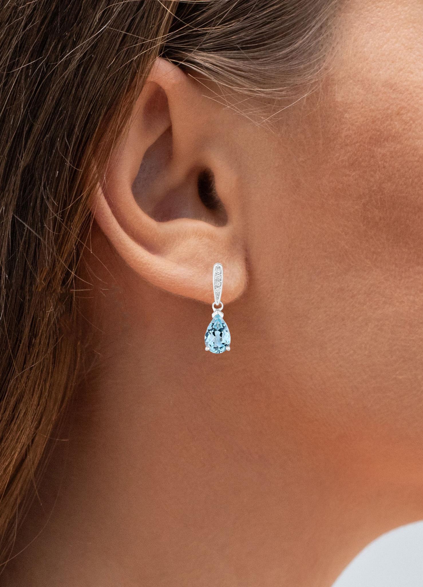 Contemporary Aquamarine Dangle Earrings With Diamonds 1.97 Carats 10K White Gold For Sale