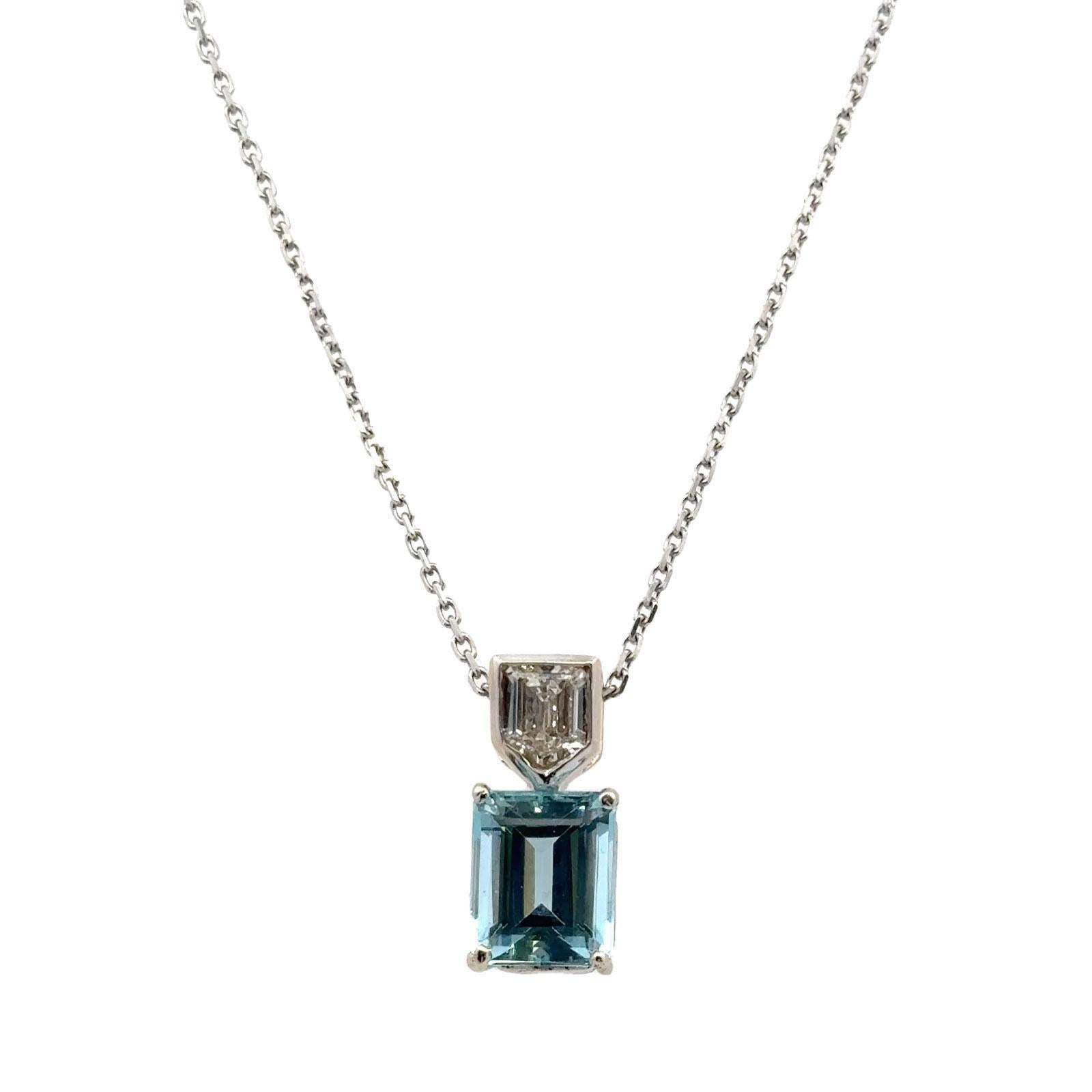 Modern Aquamarine Diamond 14 Karat White Gold Pendant Necklace