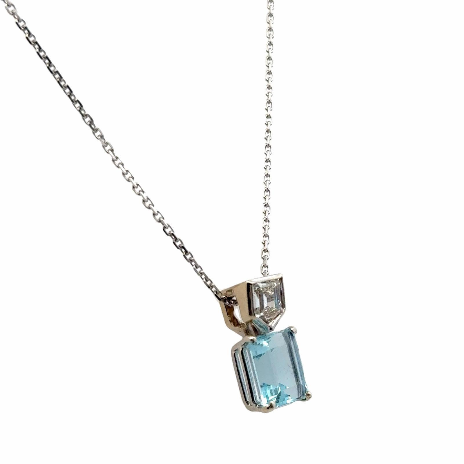 Aquamarine Diamond 14 Karat White Gold Pendant Necklace In Excellent Condition In Boca Raton, FL