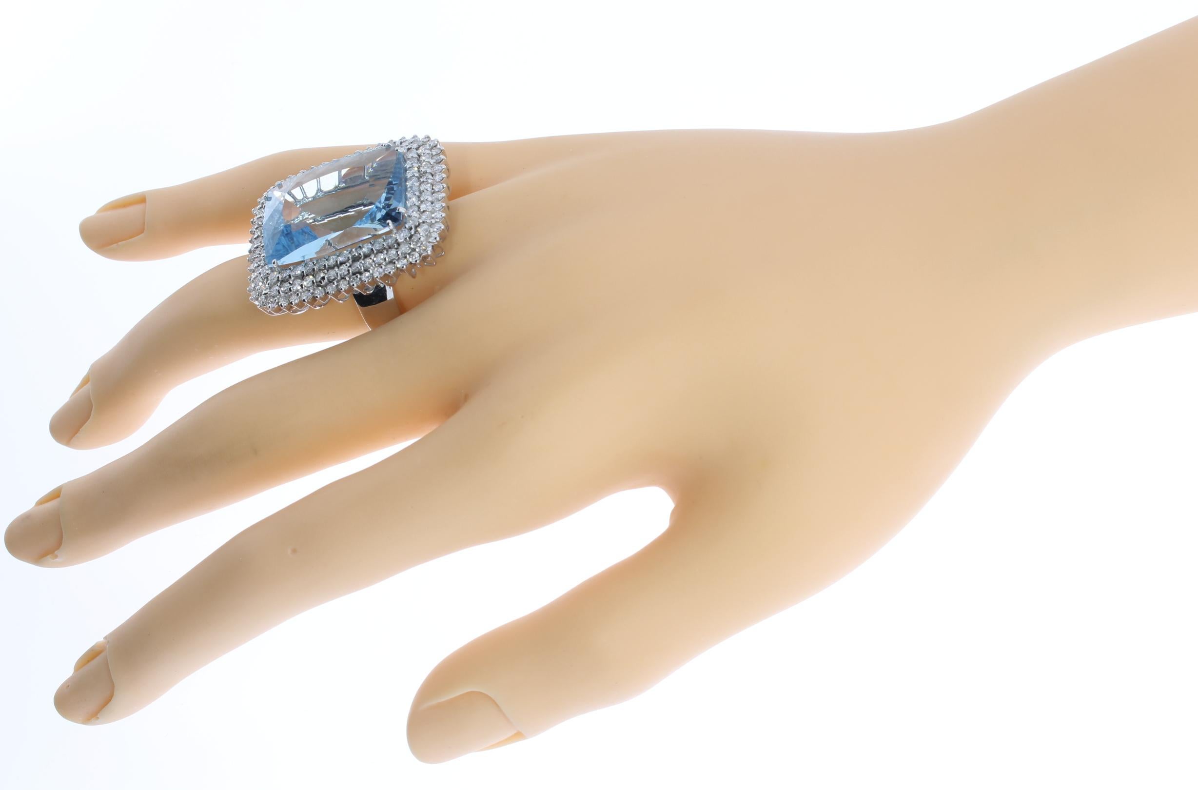 Women's Aquamarine Diamond 18 Carat Gold Cocktail Ring For Sale