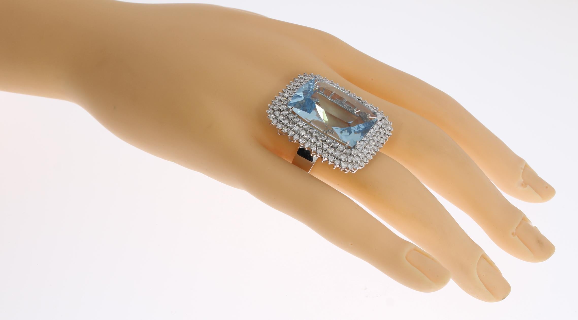 Aquamarine Diamond 18 Carat Gold Cocktail Ring For Sale 1