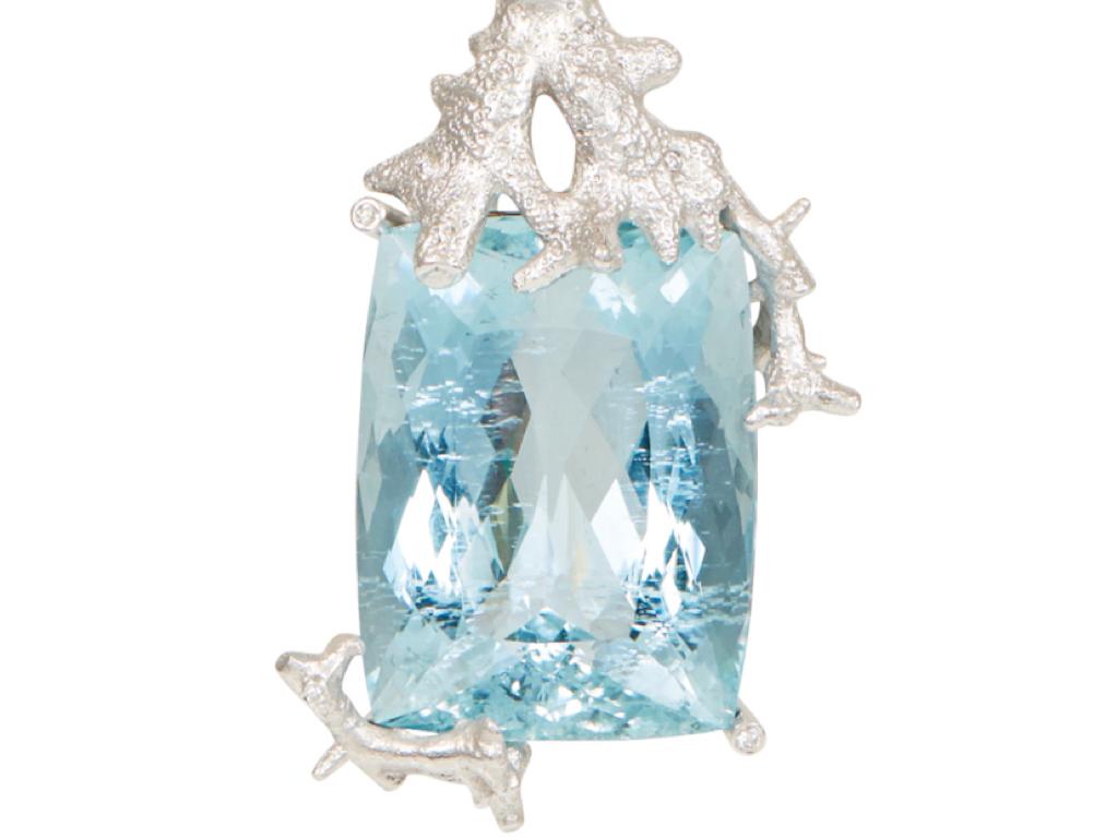 Belle Époque 18ct White Gold Reef Pendant with 79.48ct Aquamarine, Diamonds & Blue Topaz For Sale
