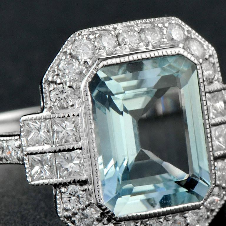 Women's Aquamarine Diamond 18 Karat White Gold Cocktail Ring