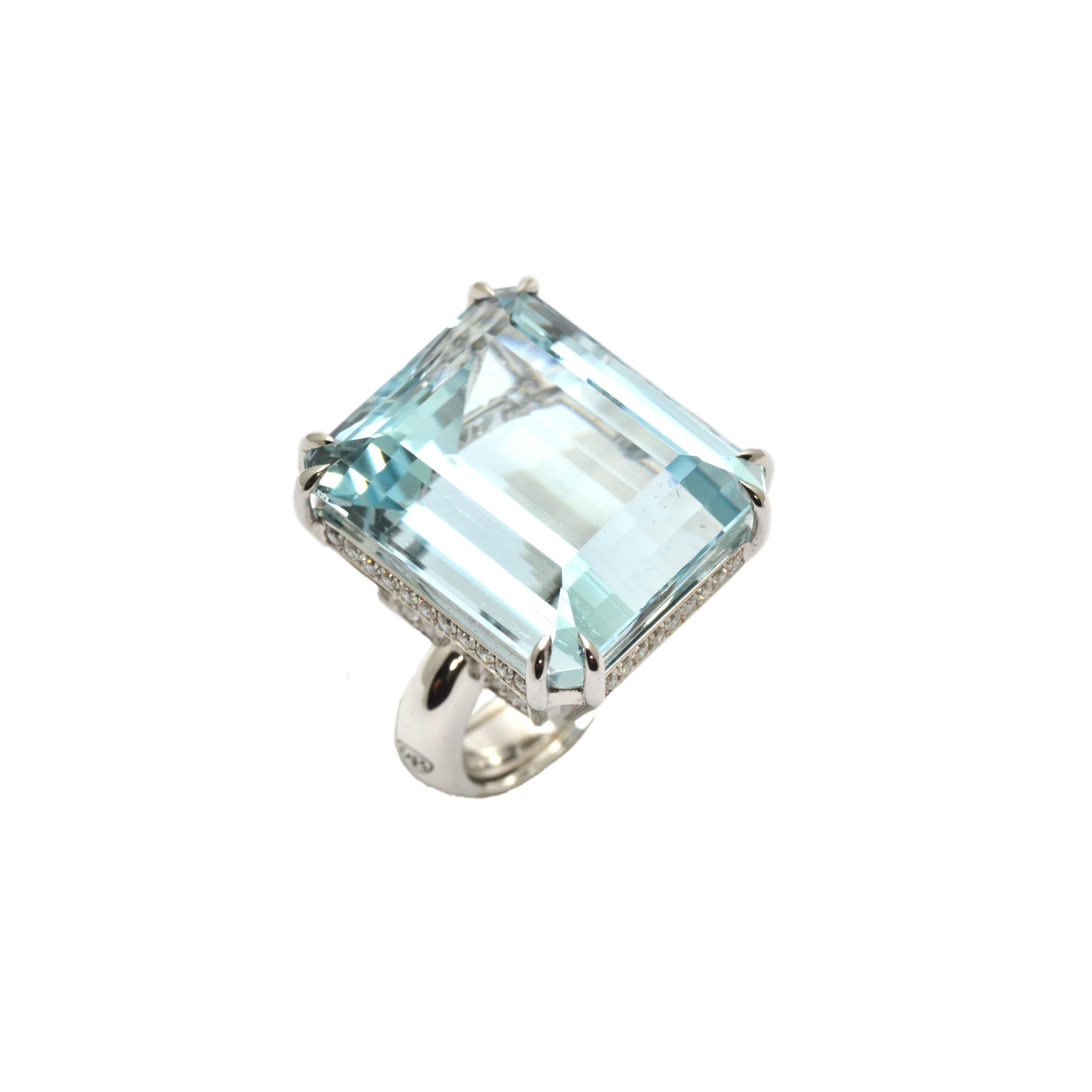 Aquamarine Diamond 18 KT White Gold Made in Italy Cocktail Ring For Sale 2