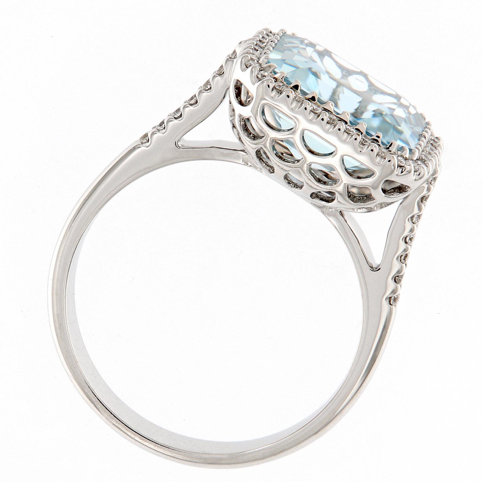 Aquamarine Diamond 18 Karat White Gold Cocktail Ring In New Condition In Troy, MI