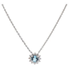 Collana con ciondolo floreale in oro bianco 18 carati con diamante acquamarina da 0,40 carati