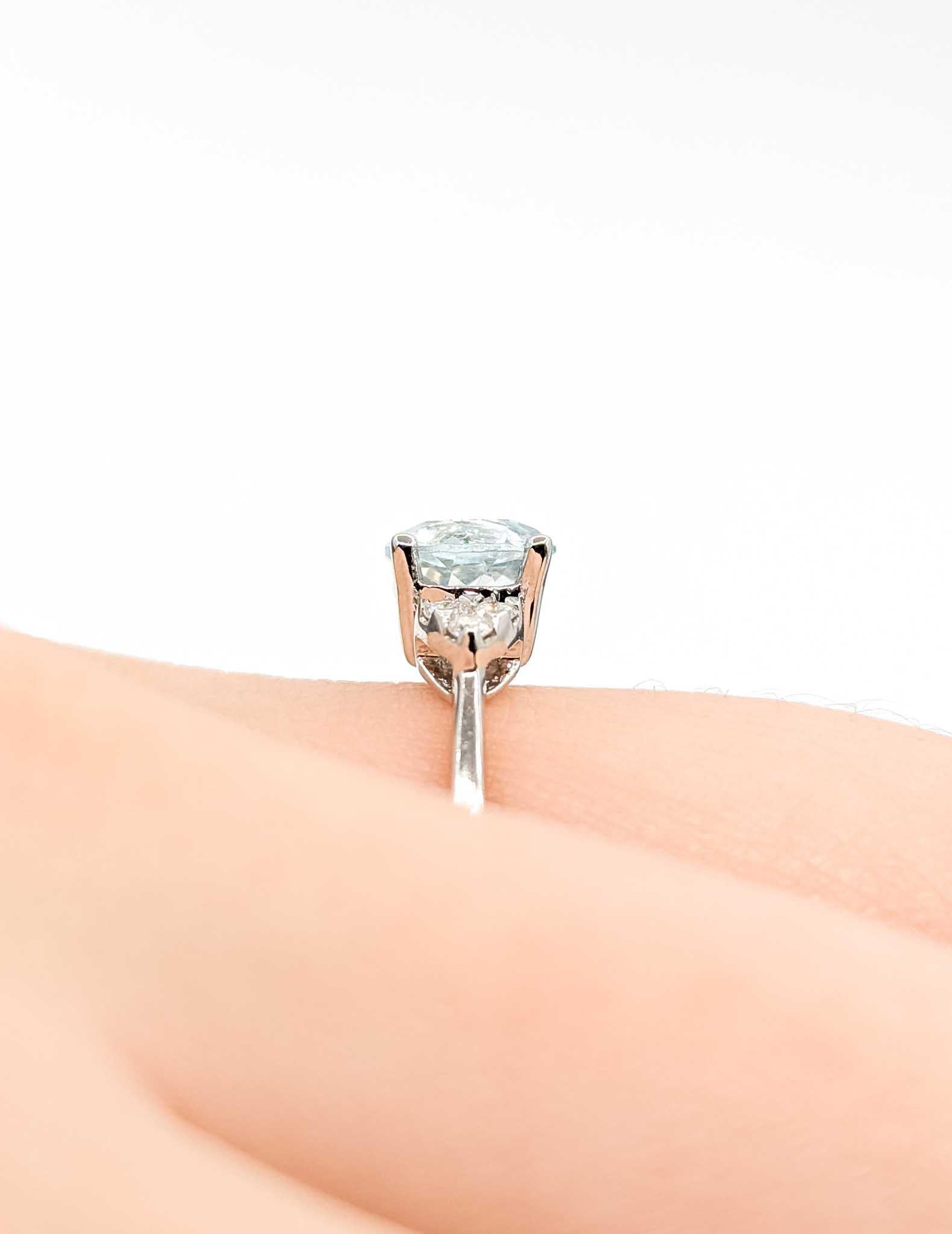Taglio rotondo Anello con acquamarina e diamanti in oro bianco 14k in vendita