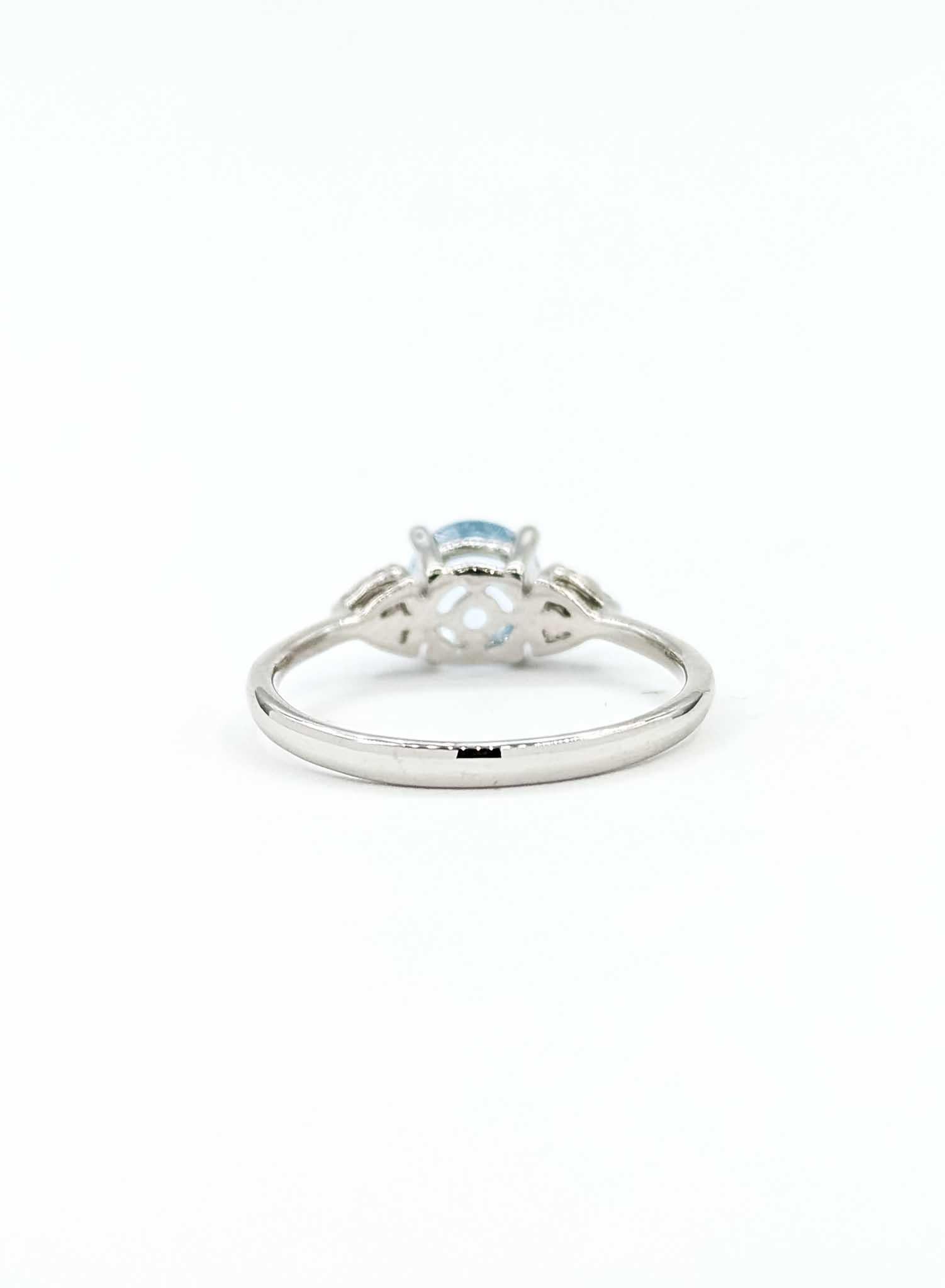 Anello con acquamarina e diamanti in oro bianco 14k in vendita 2